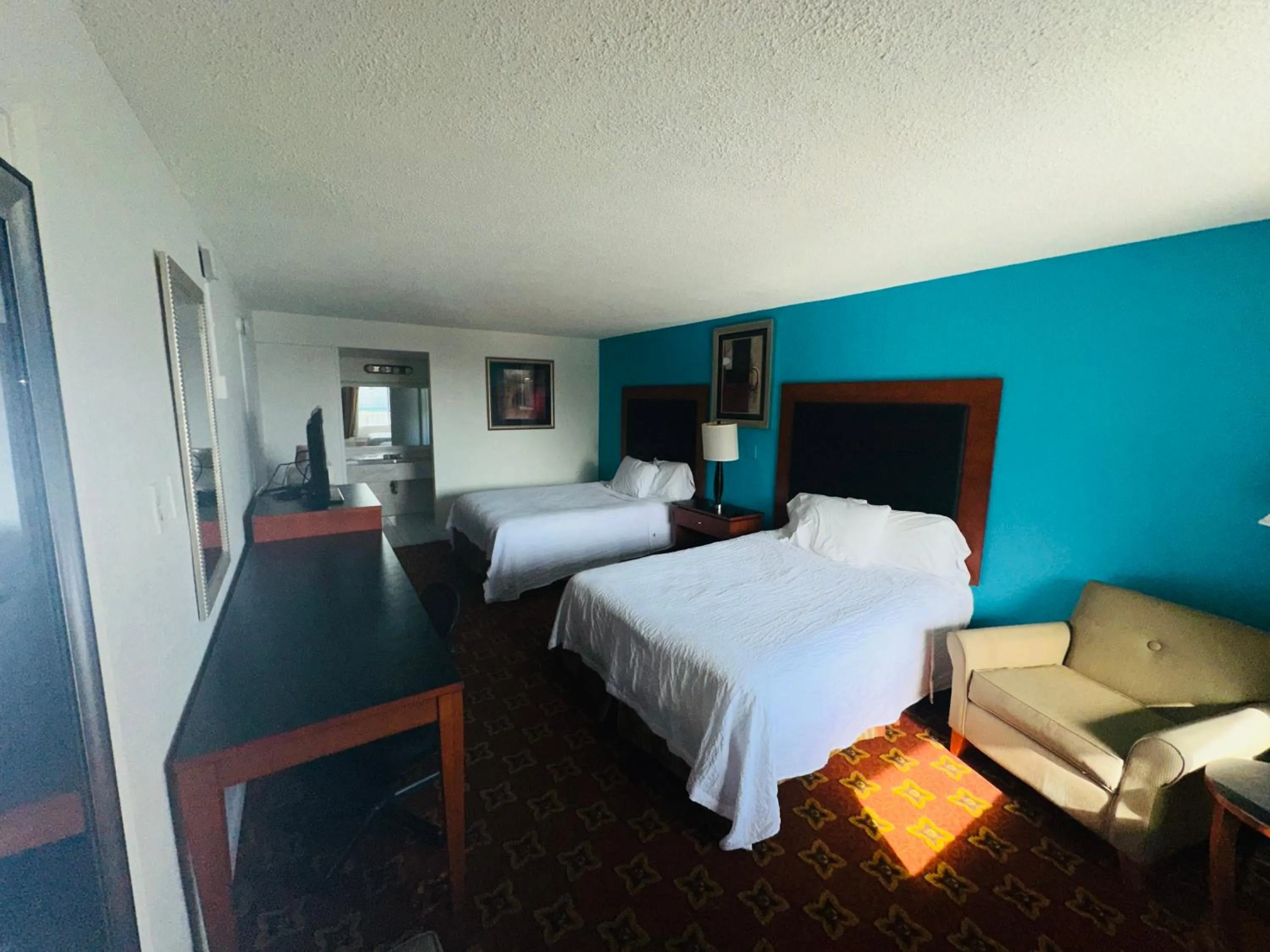 Communal lounge/ TV room, Bed in Boca Inn