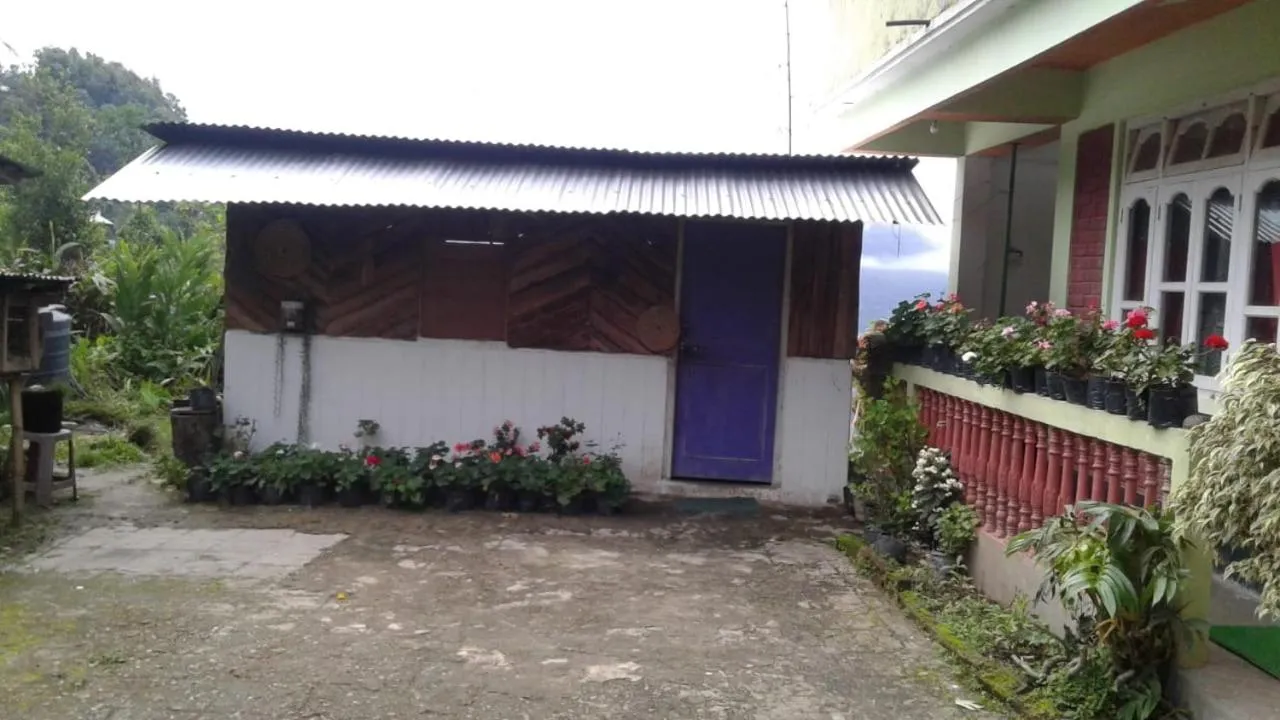 Facade/entrance in Yakchiri Homestay