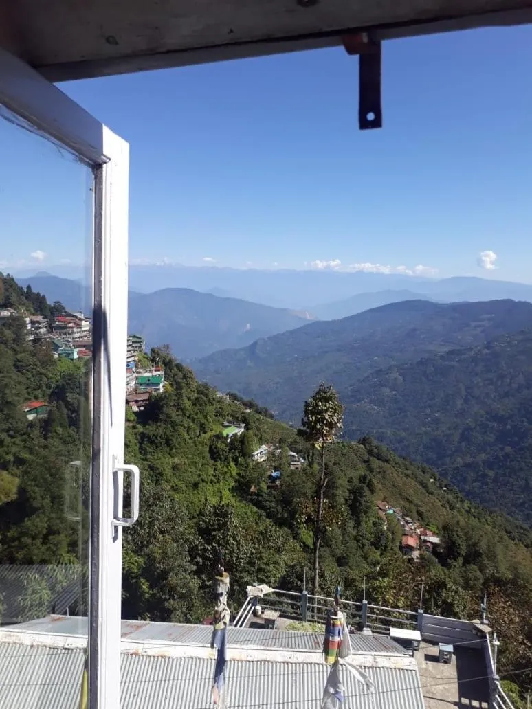 Mountain view in Quaint Wood Cottage