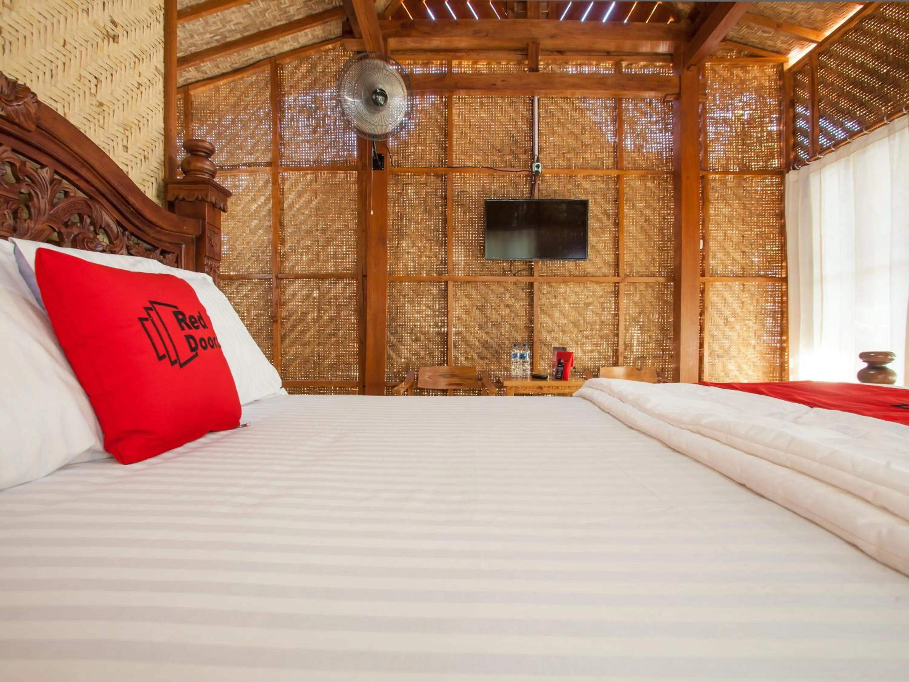 Bedroom, Bed in RedDoorz near Banyuwangi Kota Train Station