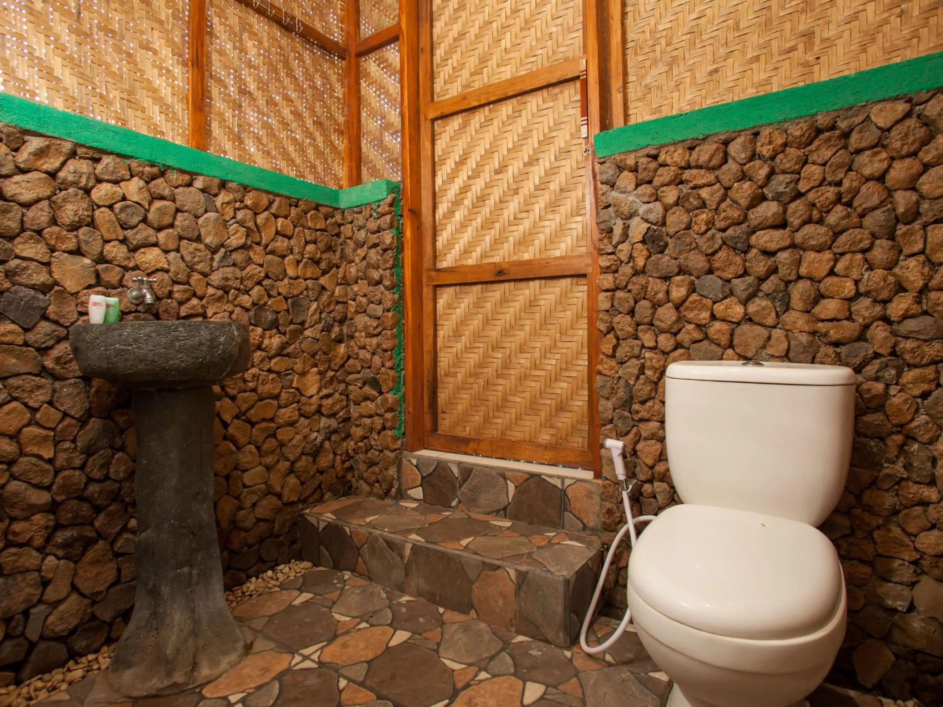 Bathroom in RedDoorz near Banyuwangi Kota Train Station