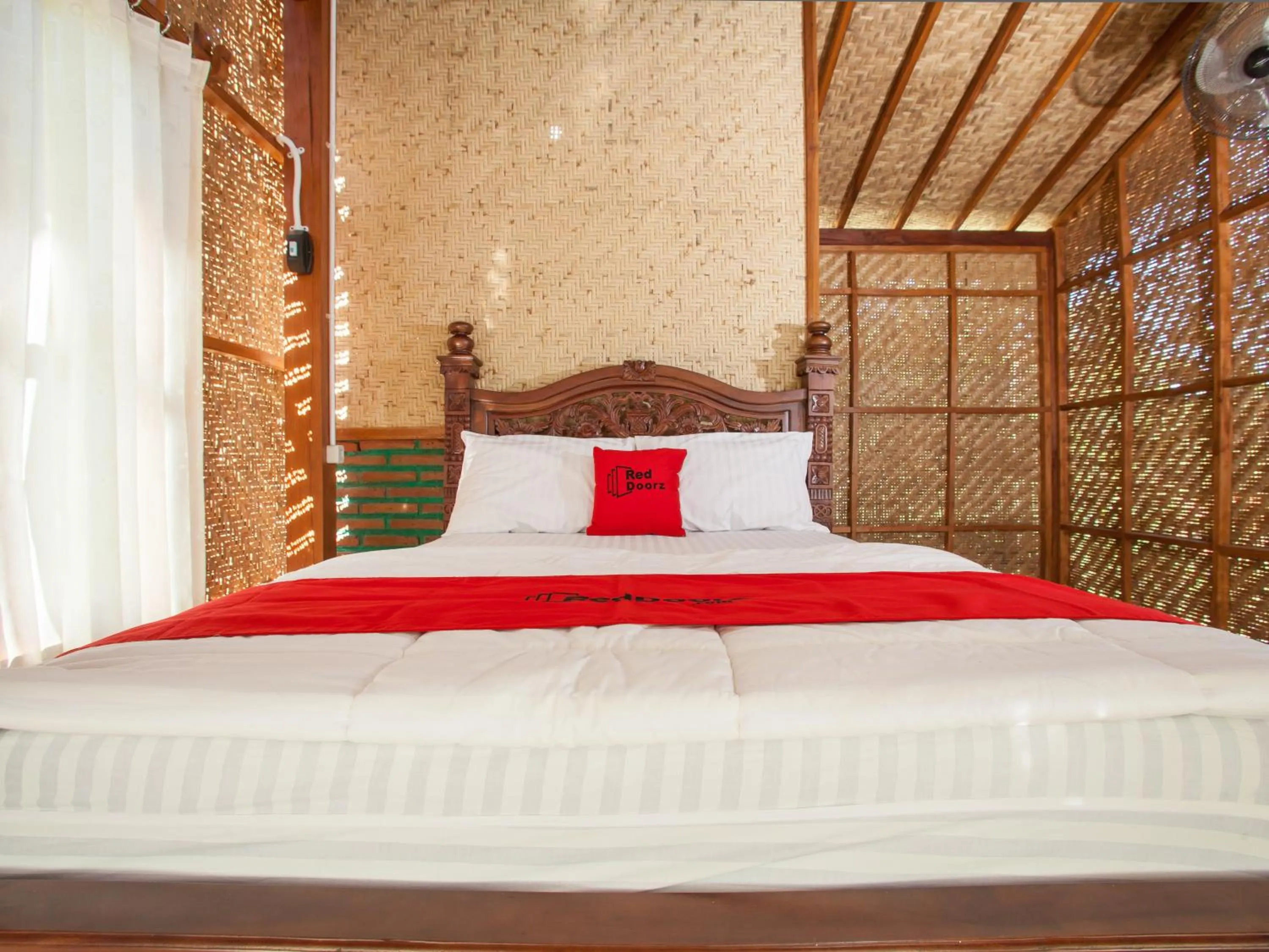 Bedroom, Bed in RedDoorz near Banyuwangi Kota Train Station