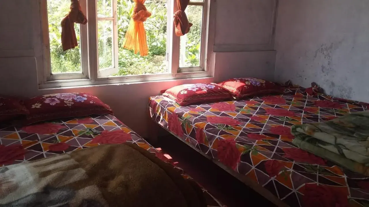 Quadruple Room - single occupancy in Renu Homestay Sillerygaon Quadruple Room - single occupancy in Renu Homestay Sillerygaon