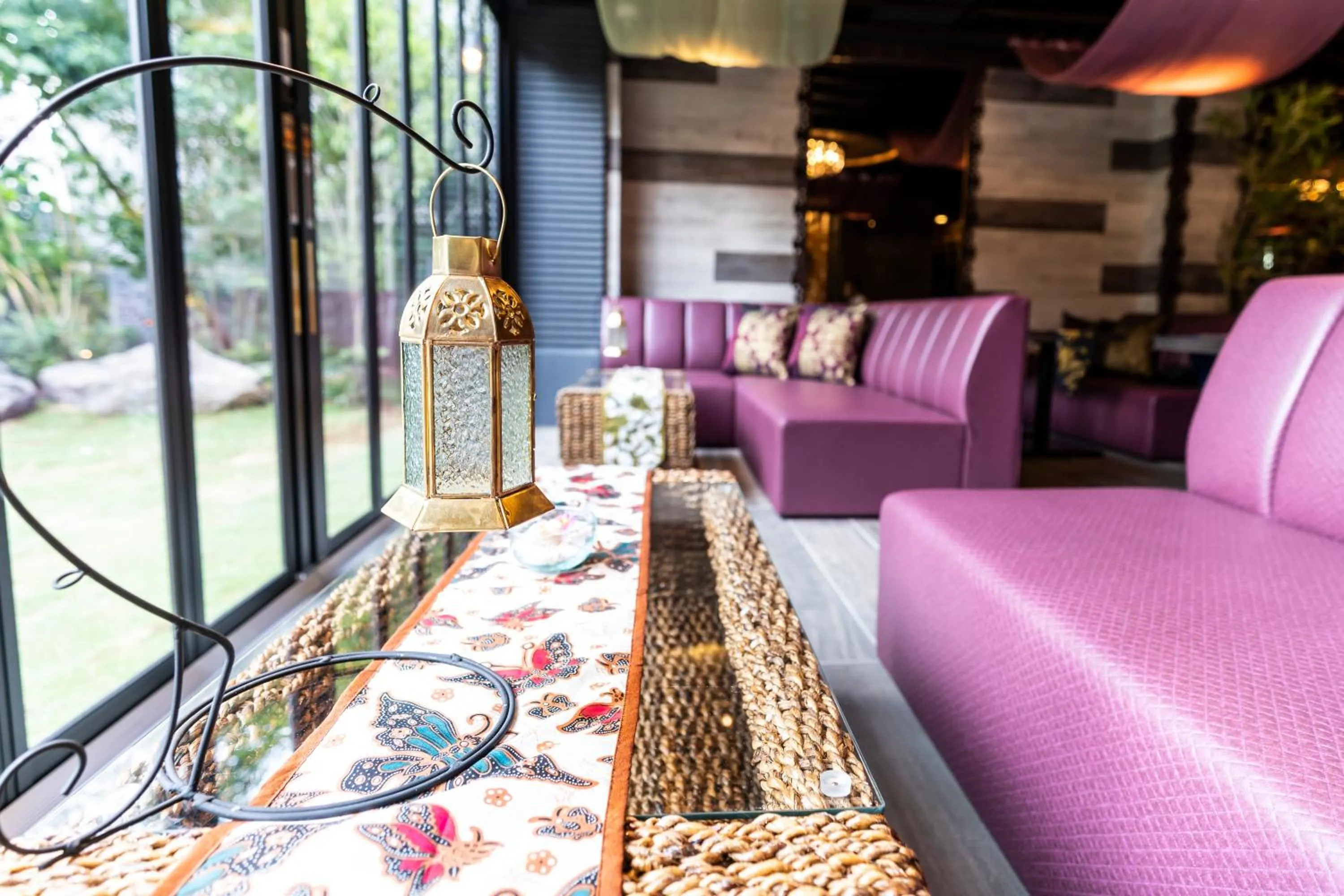 Seating area in Hotel Petit Bali Garden Shin Okubo - Shinjuku Sta 10min walk -