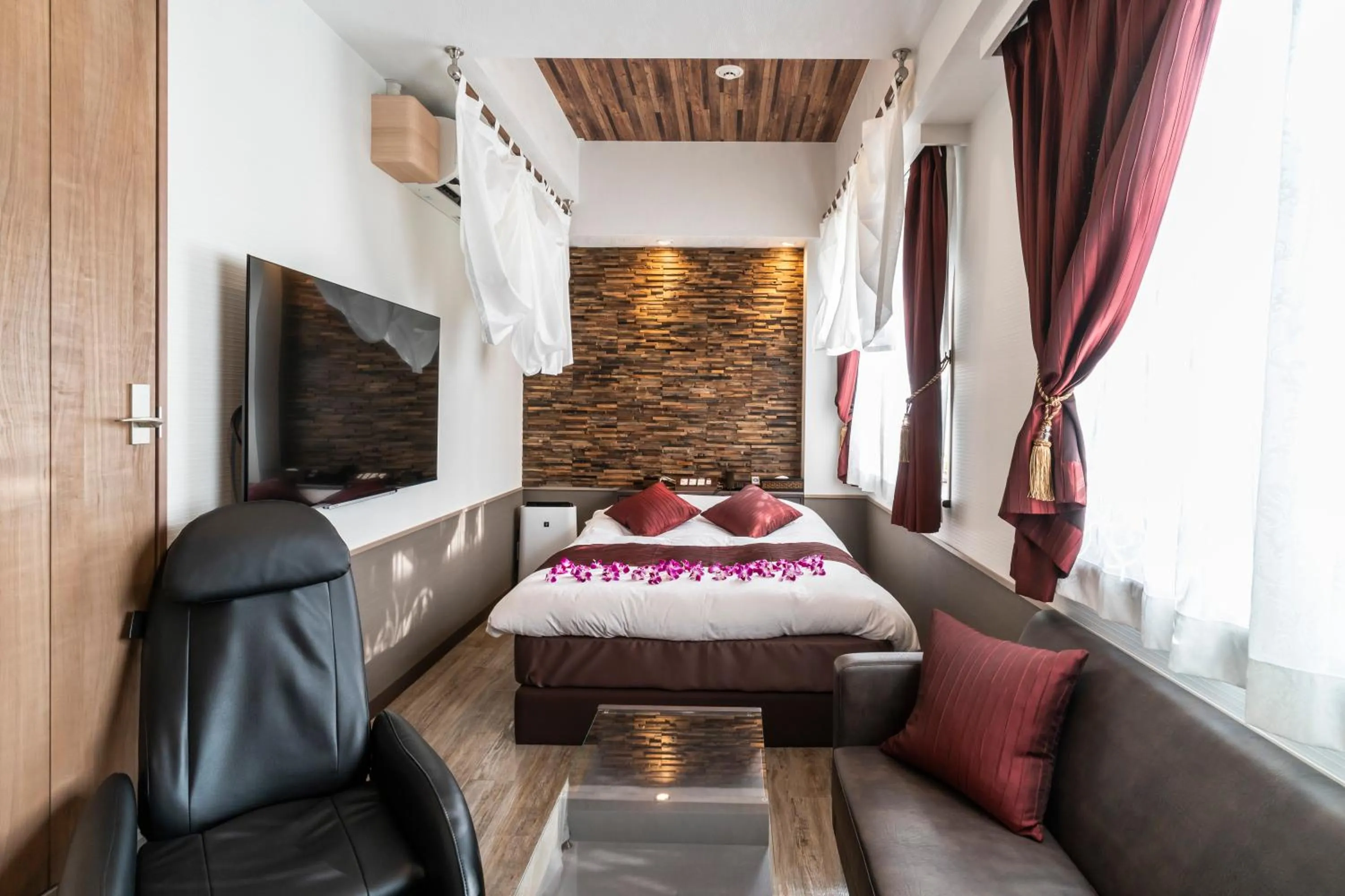 Bedroom, Bed in Hotel Petit Bali Garden Shin Okubo - Shinjuku Sta 10min walk -