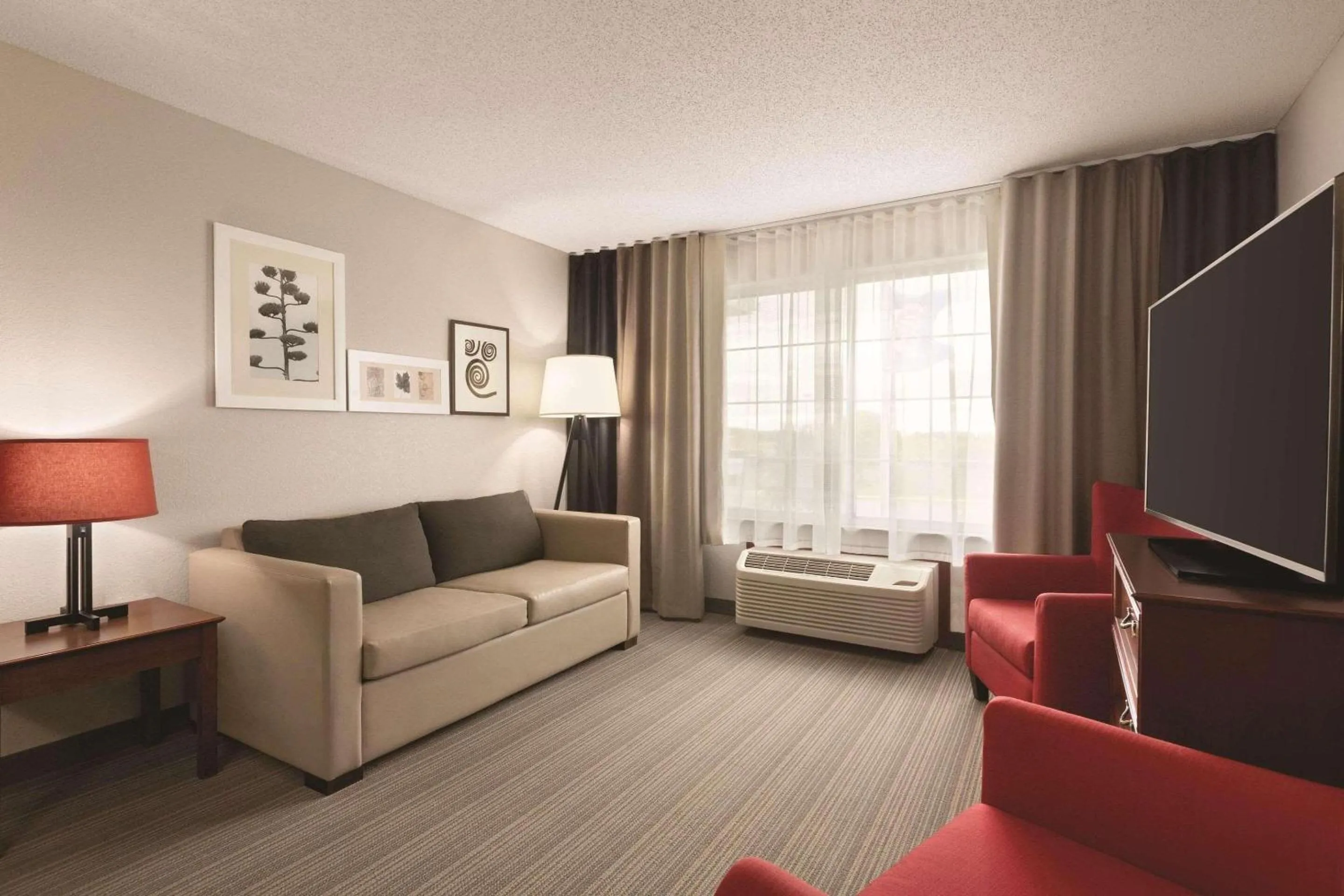 Bedroom in Country Inn & Suites by Radisson, Willmar, MN