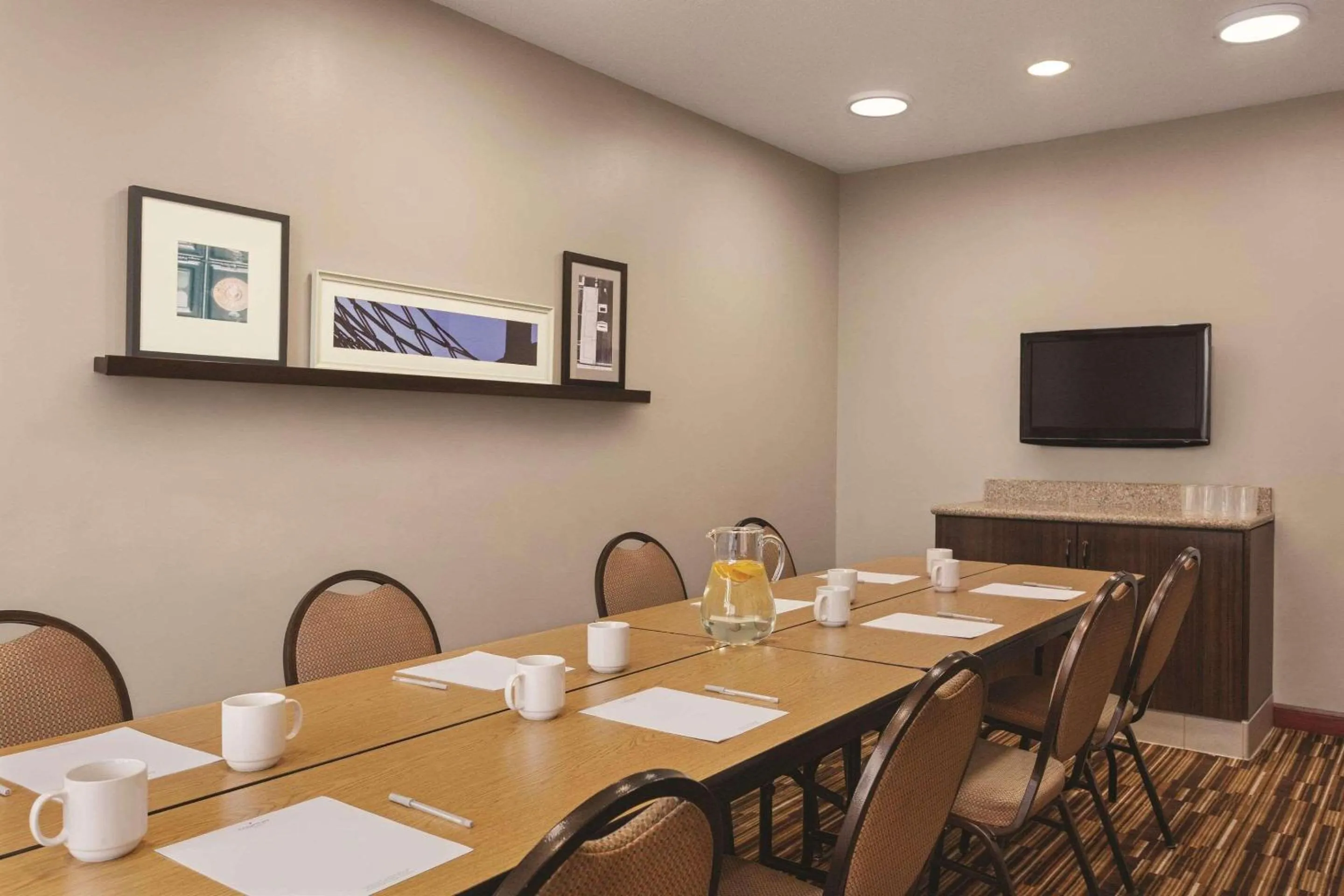 Meeting/conference room in Country Inn & Suites by Radisson, Willmar, MN