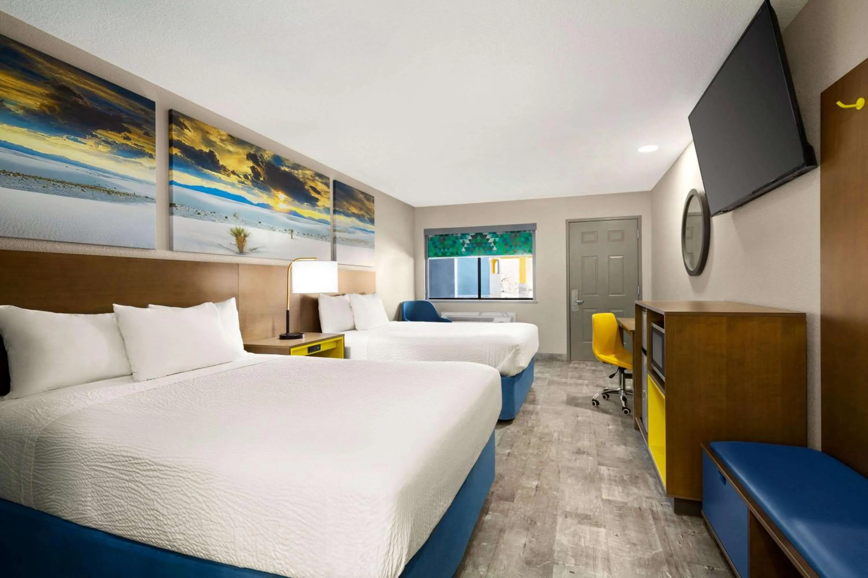 Photo of the whole room, Bed in Days Inn by Wyndham Ruidoso Downs