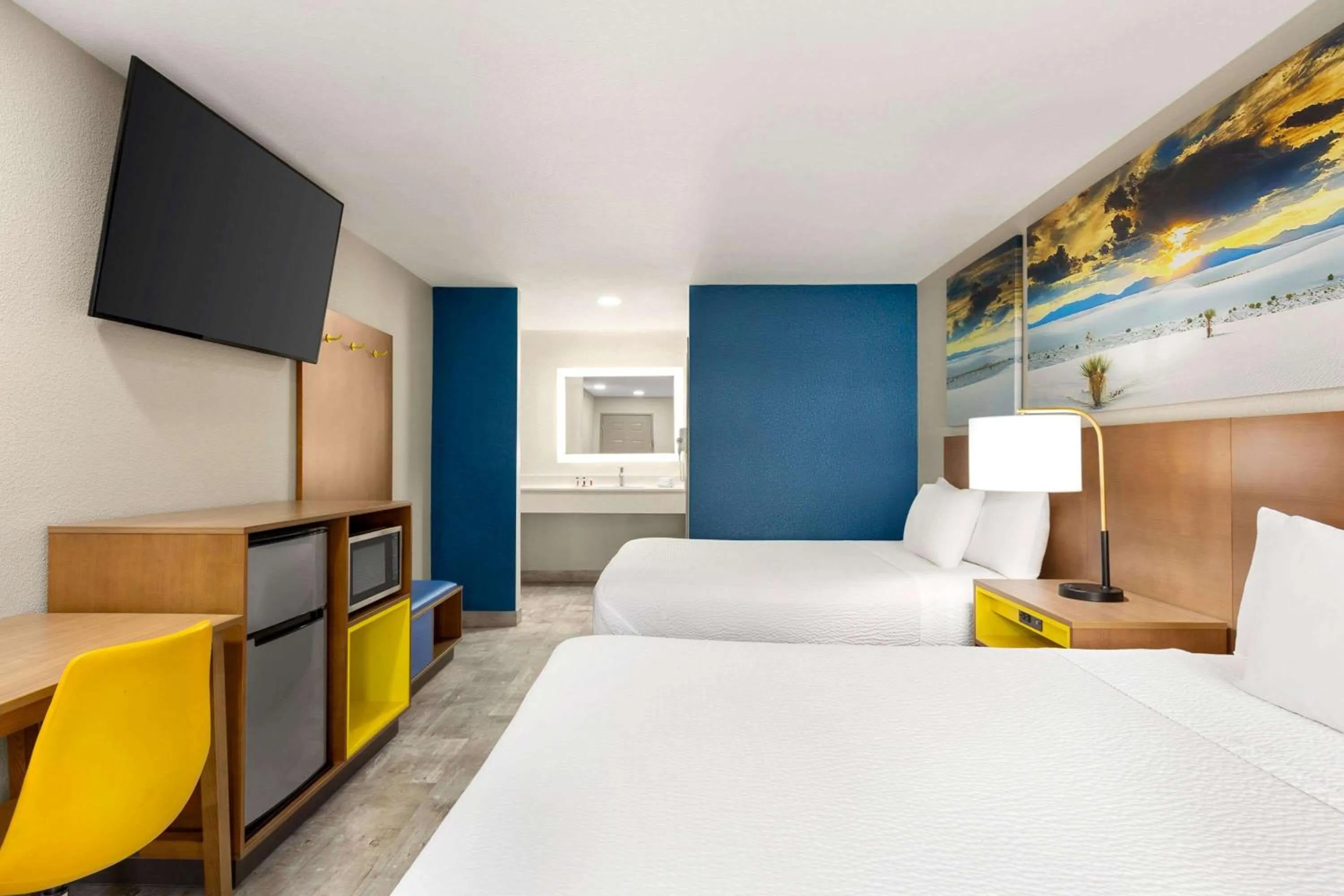 Photo of the whole room, Bed in Days Inn by Wyndham Ruidoso Downs