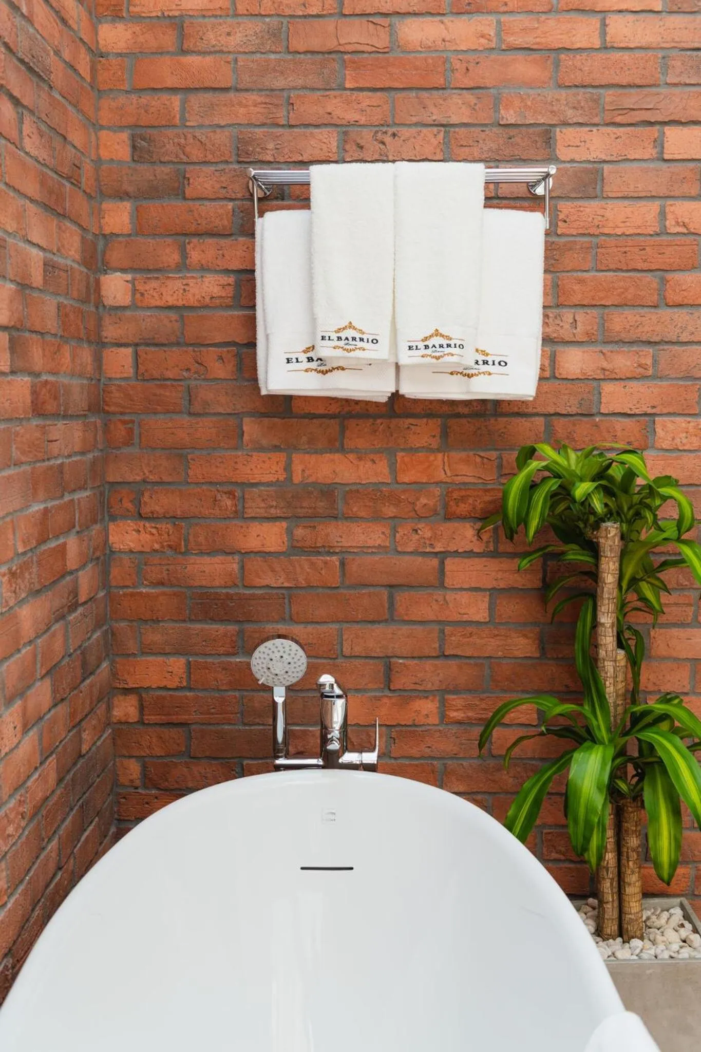 Bathroom in El Barrio Lanna