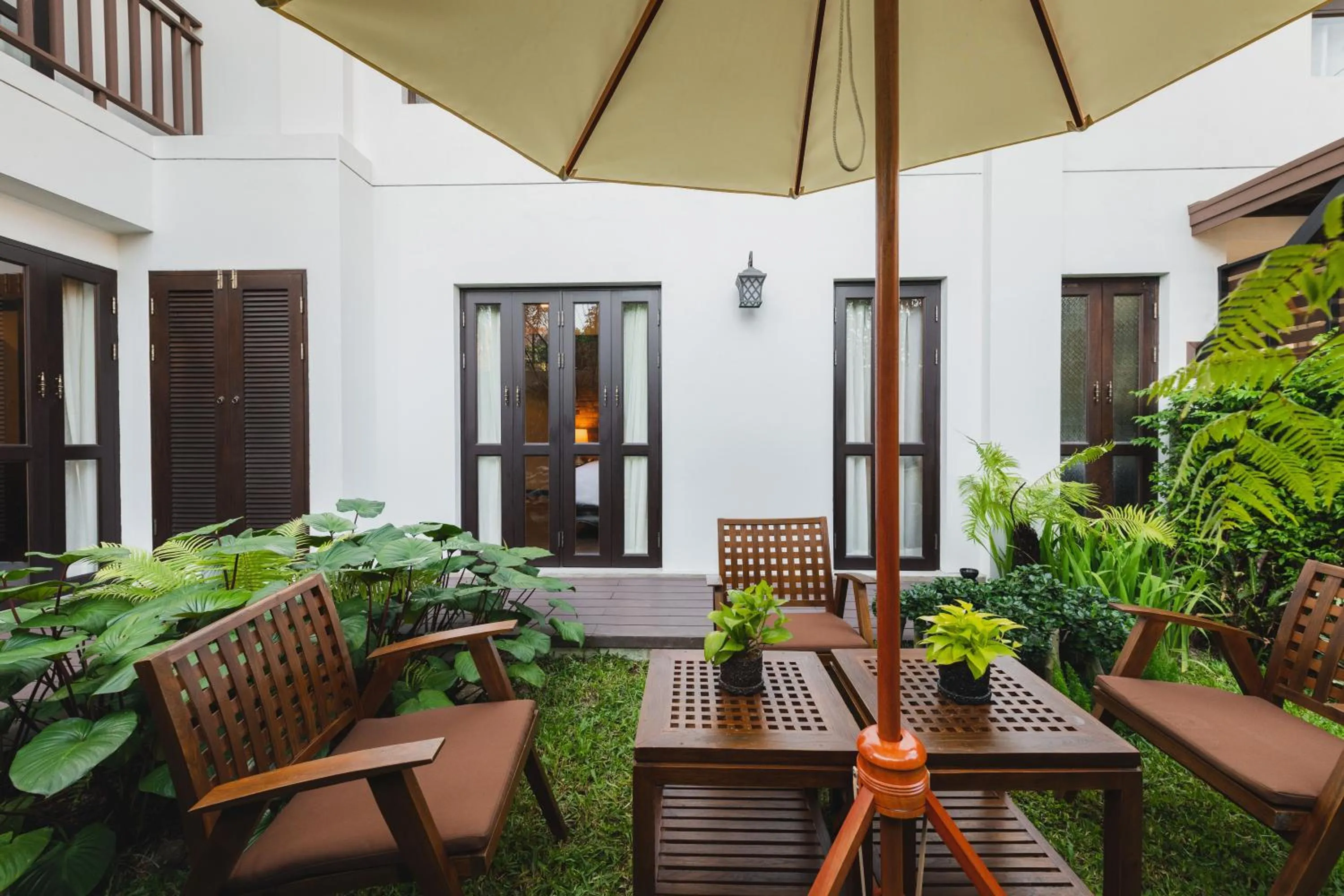 Facade/entrance in El Barrio Lanna