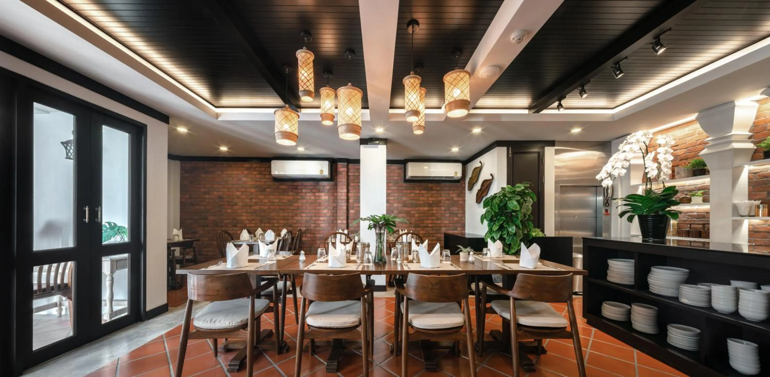 Restaurant/places to eat in El Barrio Lanna