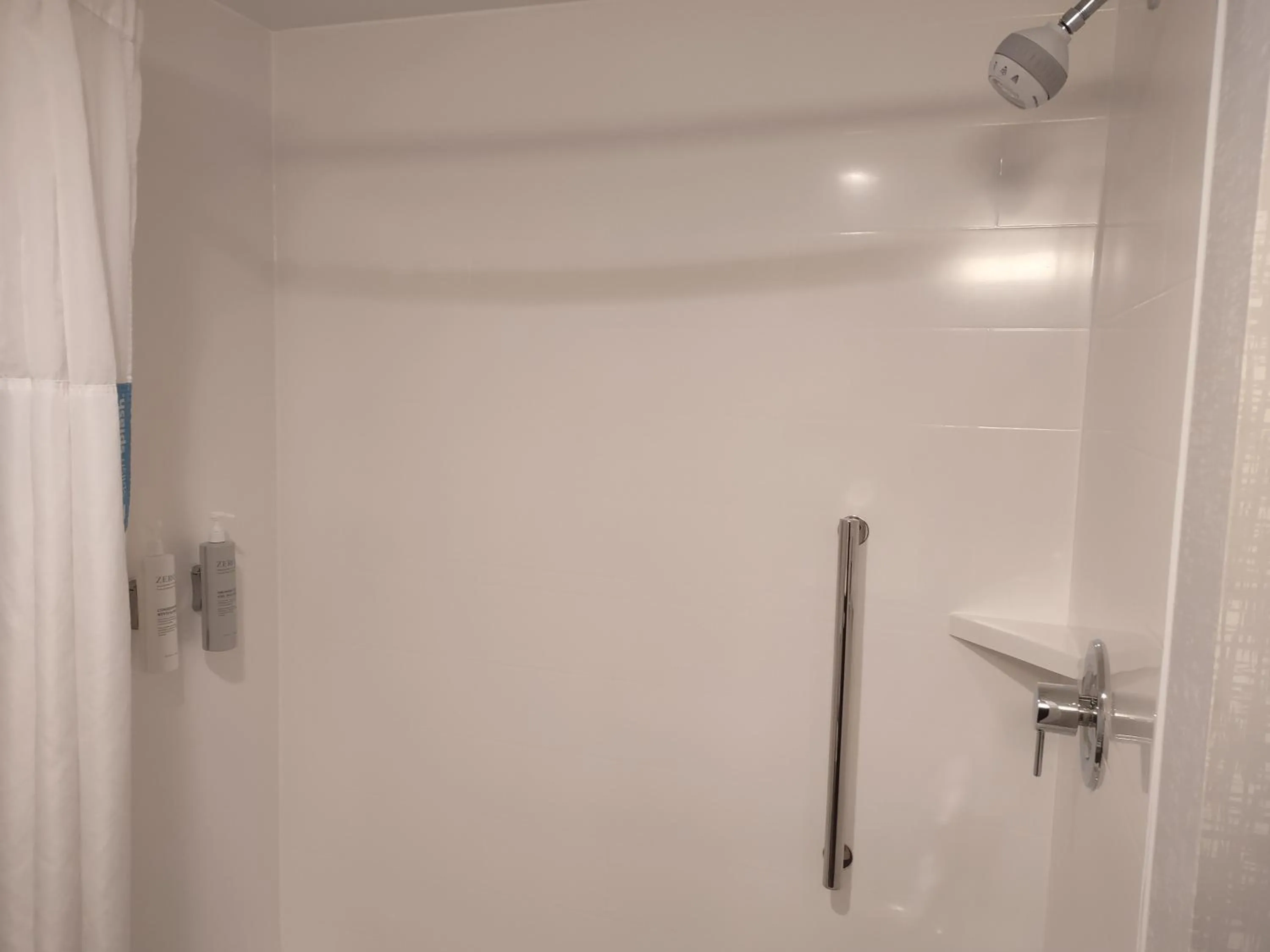 Shower in Hampton Inn & Suites Pittsburgh New Stanton PA