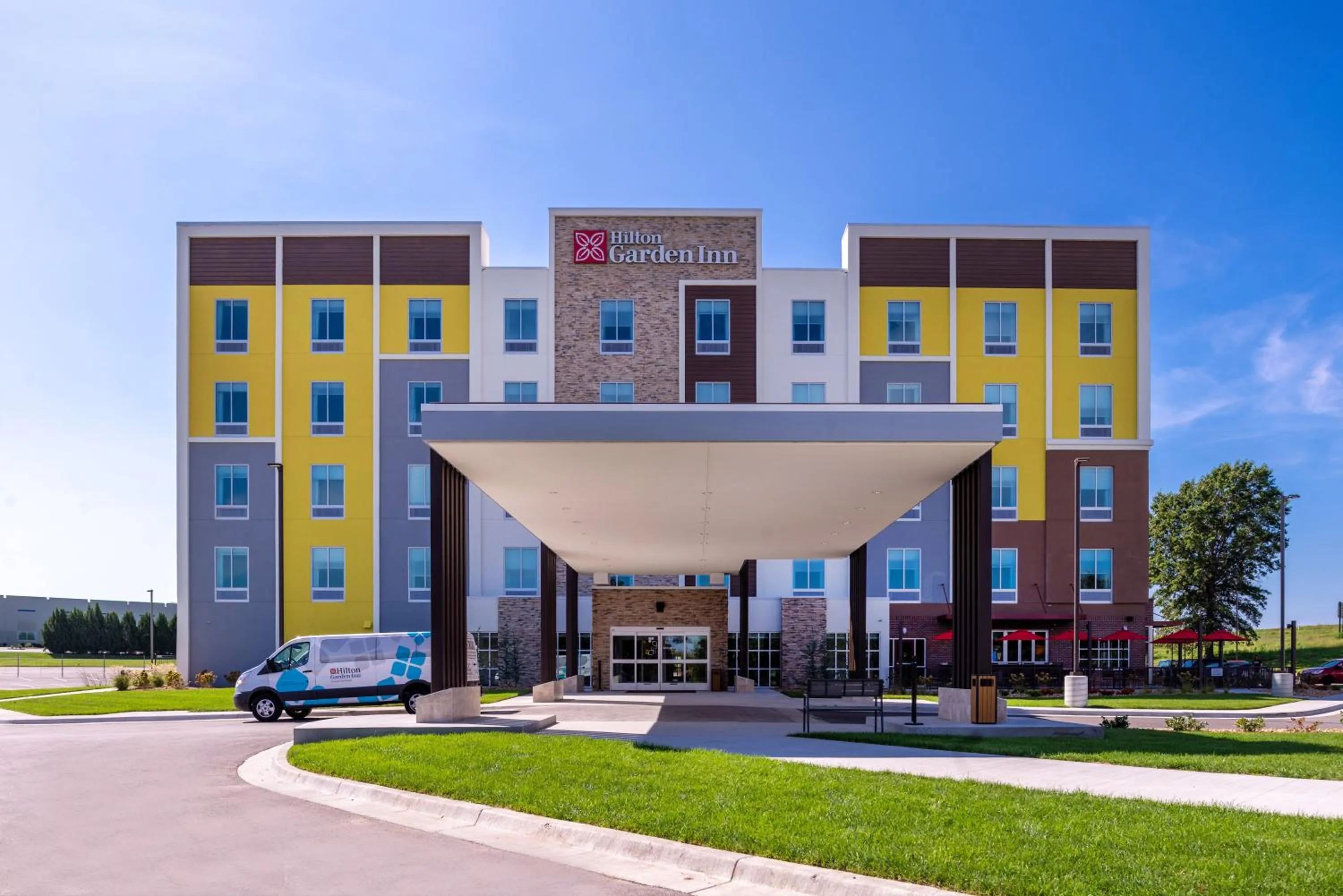 Property building in Hilton Garden Inn Kansas City Airport Mo