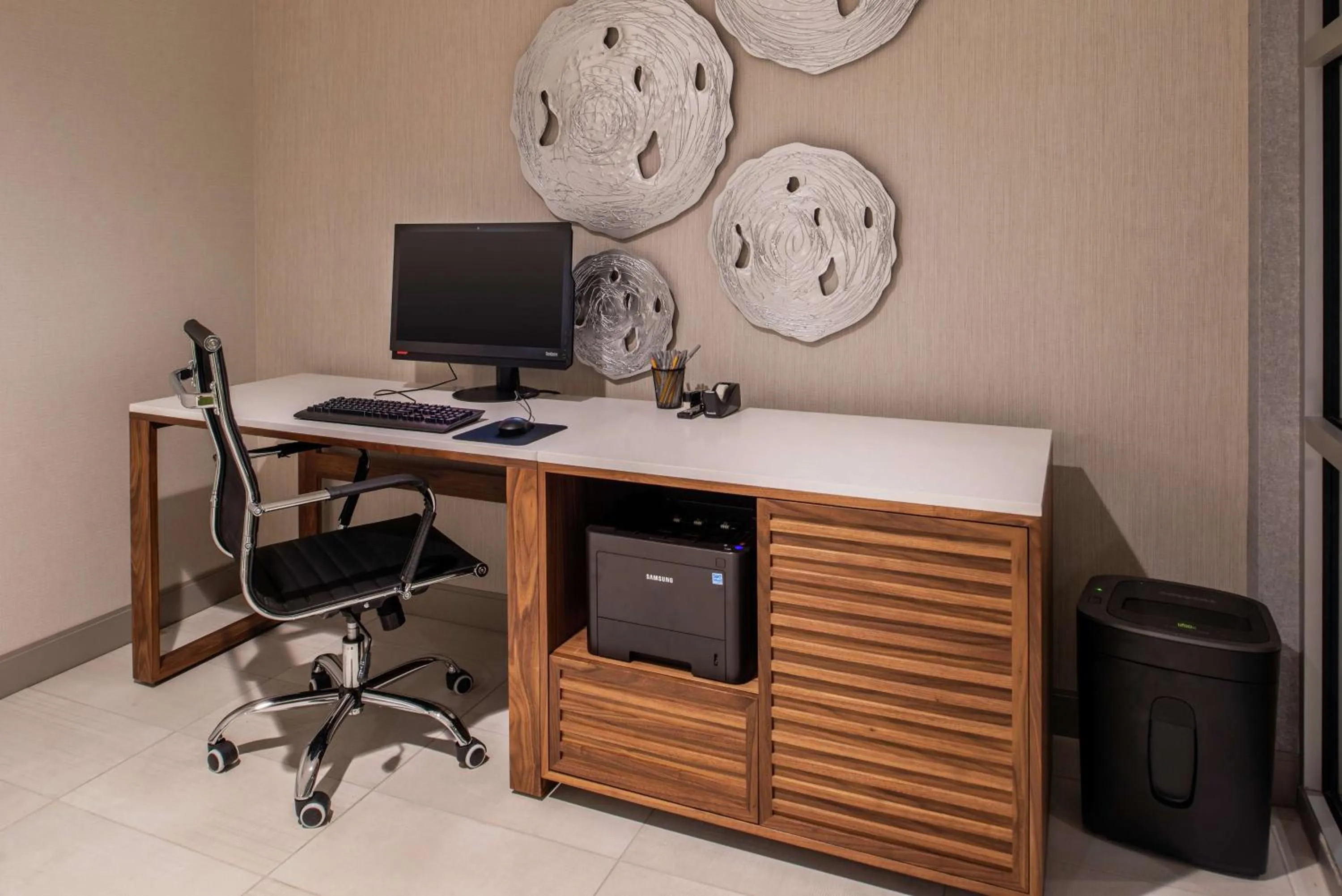 Business facilities in Hilton Garden Inn Kansas City Airport Mo