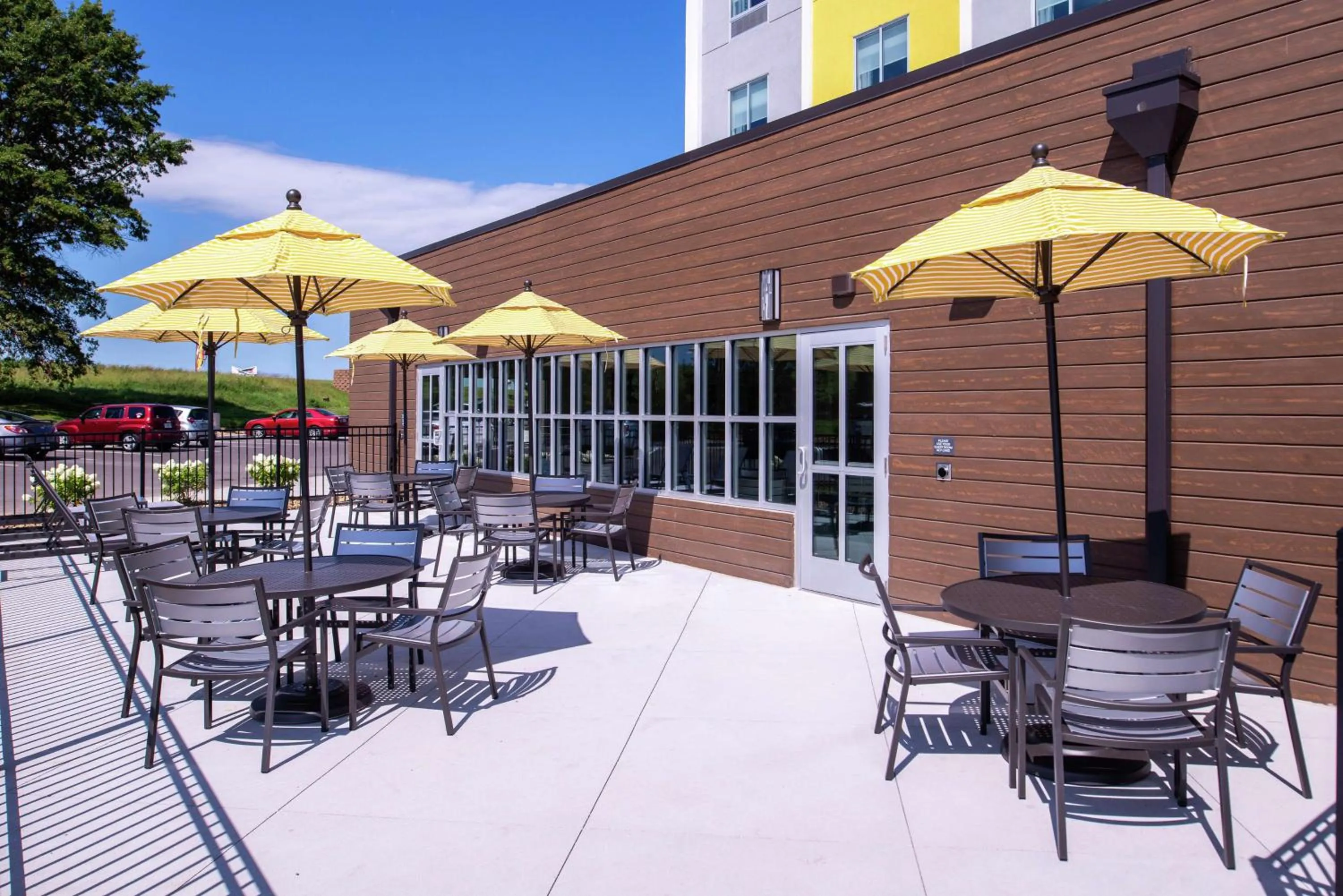 Patio in Hilton Garden Inn Kansas City Airport Mo