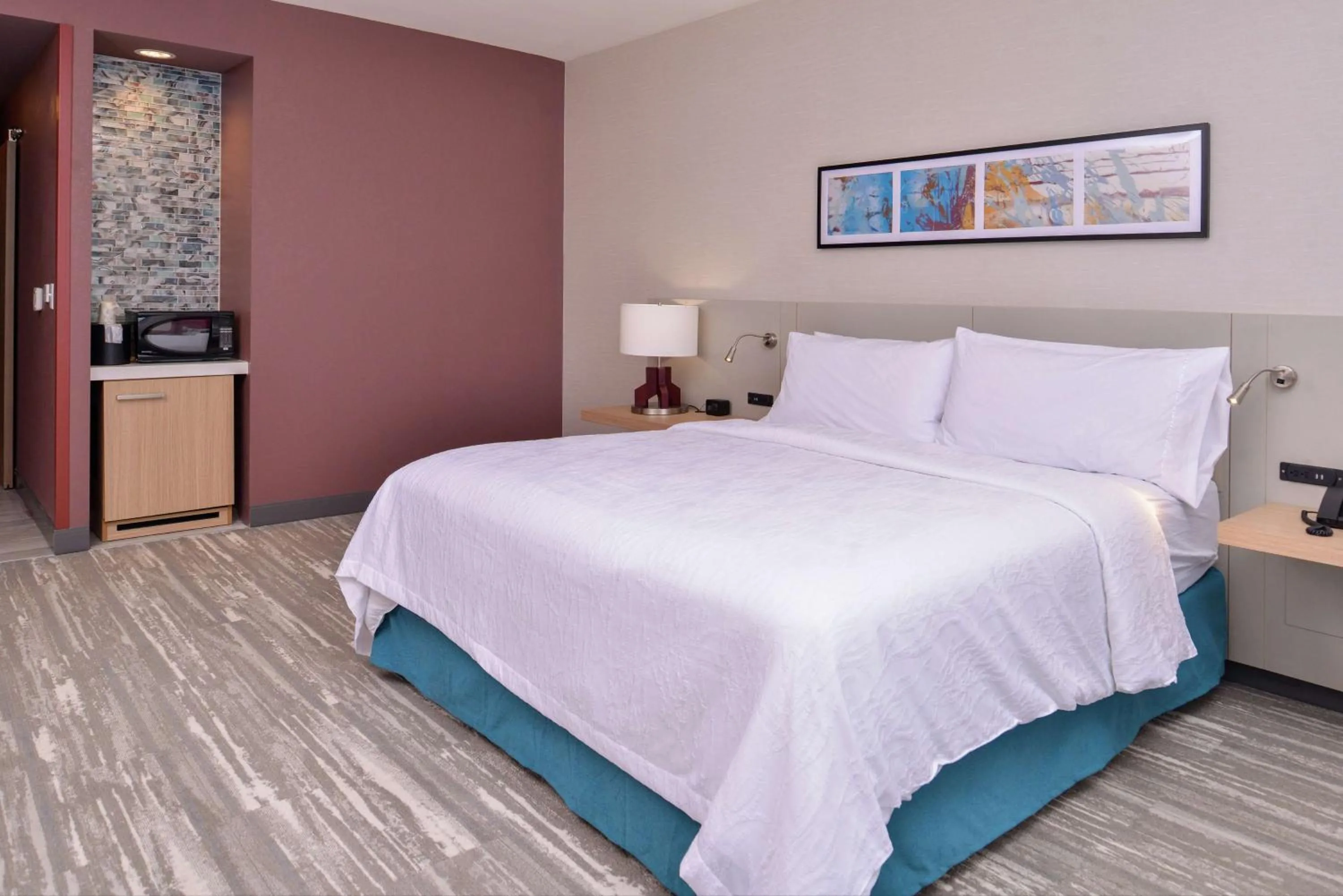 Bed in Hilton Garden Inn Kansas City Airport Mo