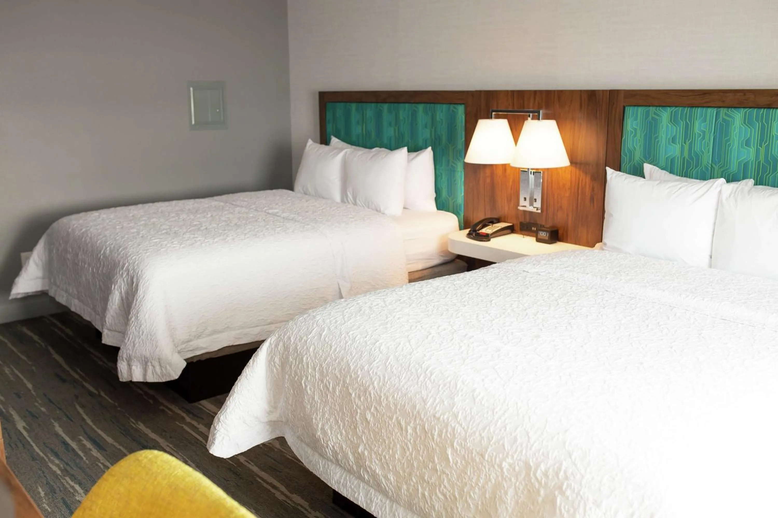 Bed in Hampton Inn and Suites Dundee