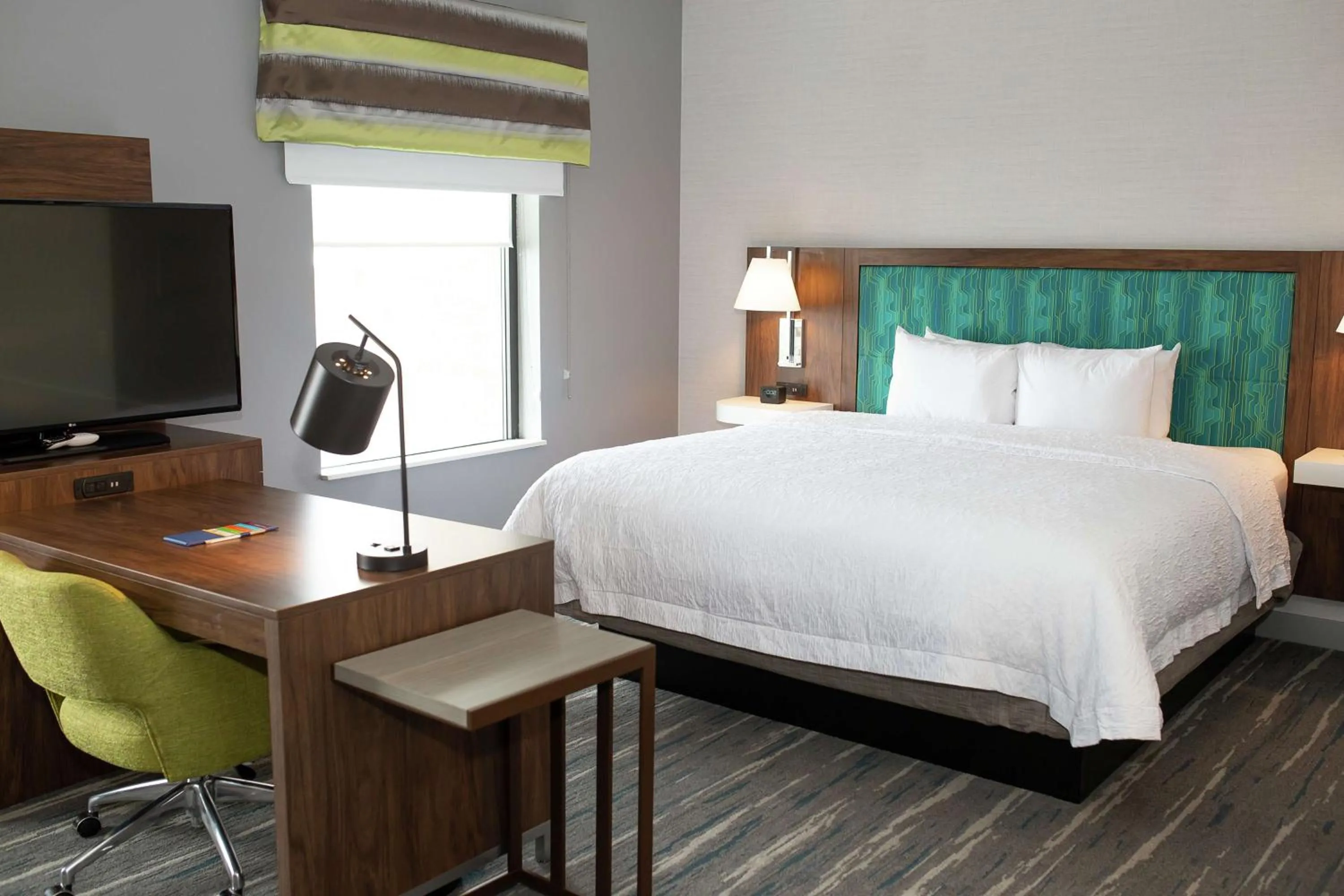 Bedroom, Bed in Hampton Inn and Suites Dundee