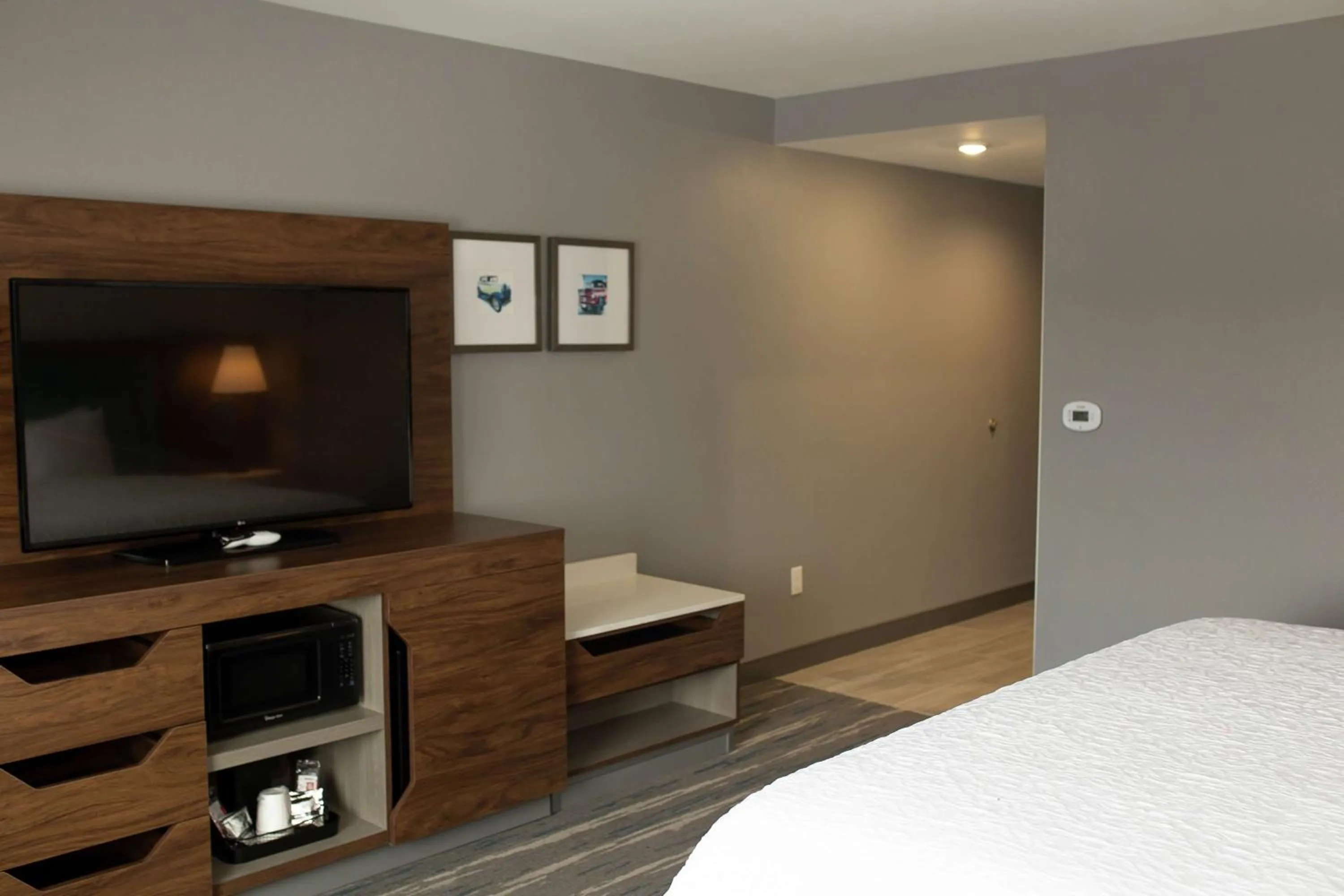 Bedroom, Bed in Hampton Inn and Suites Dundee