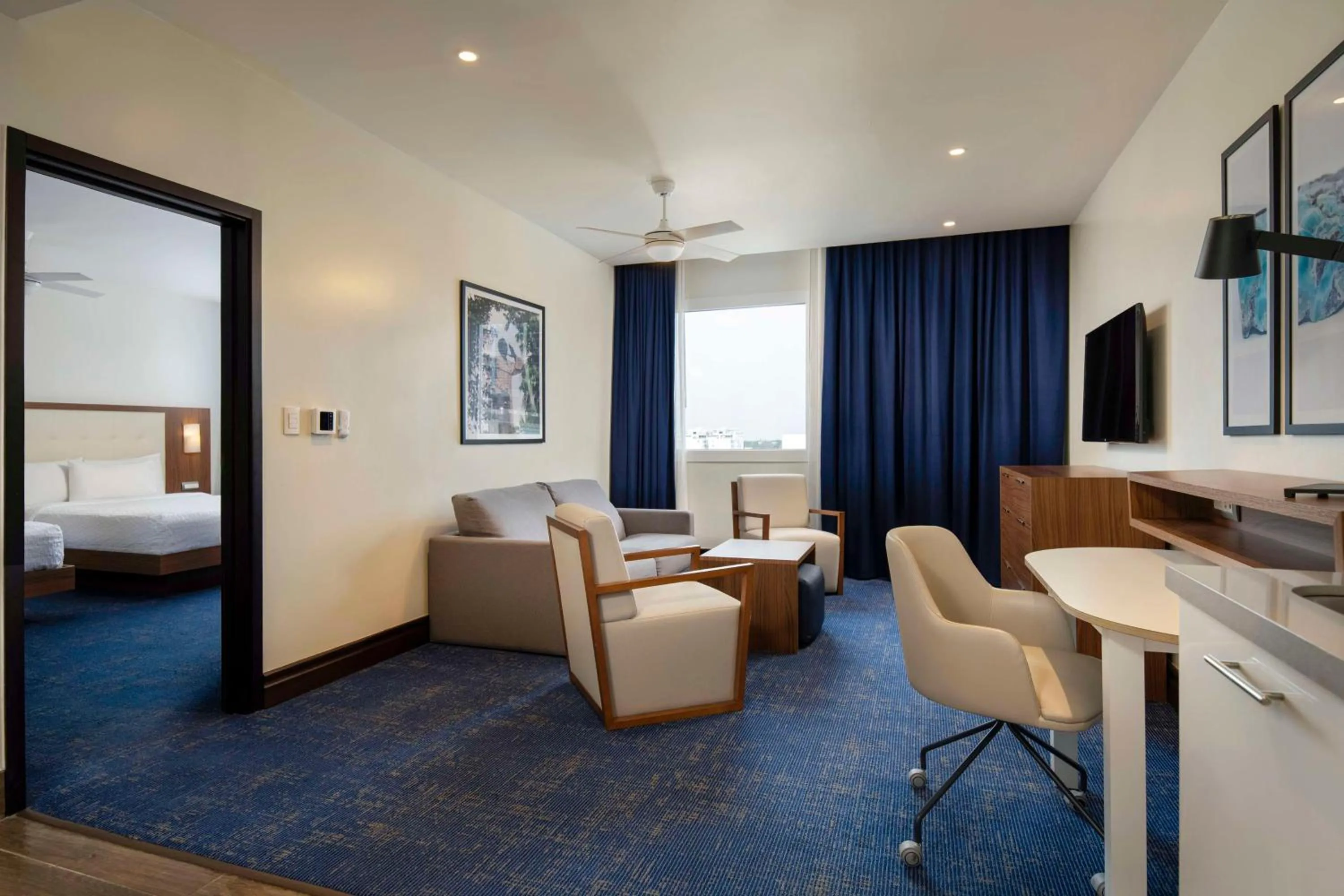 Living room, Bed in Homewood Suites By Hilton Santo Domingo