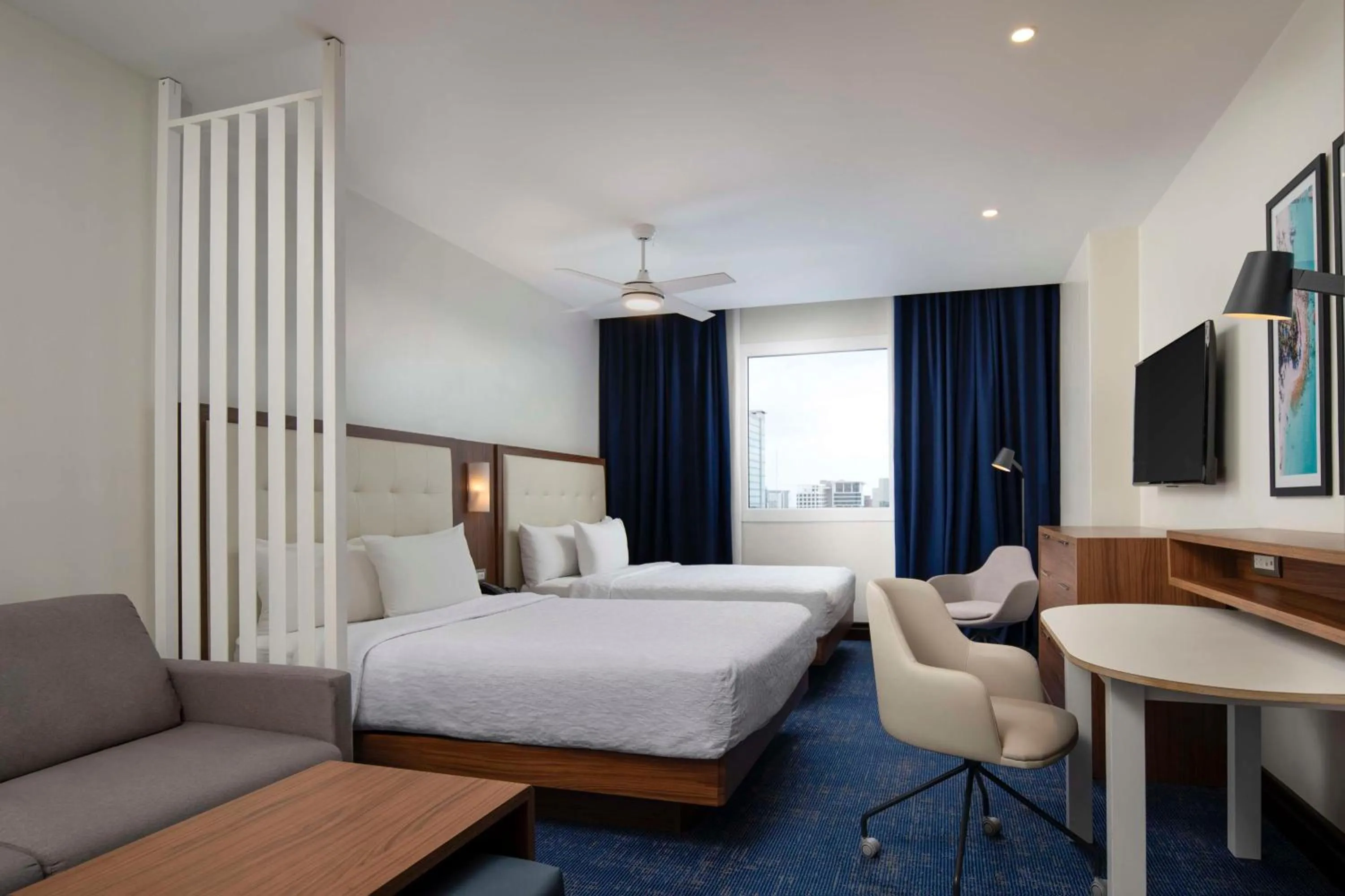 Living room, Bed in Homewood Suites By Hilton Santo Domingo