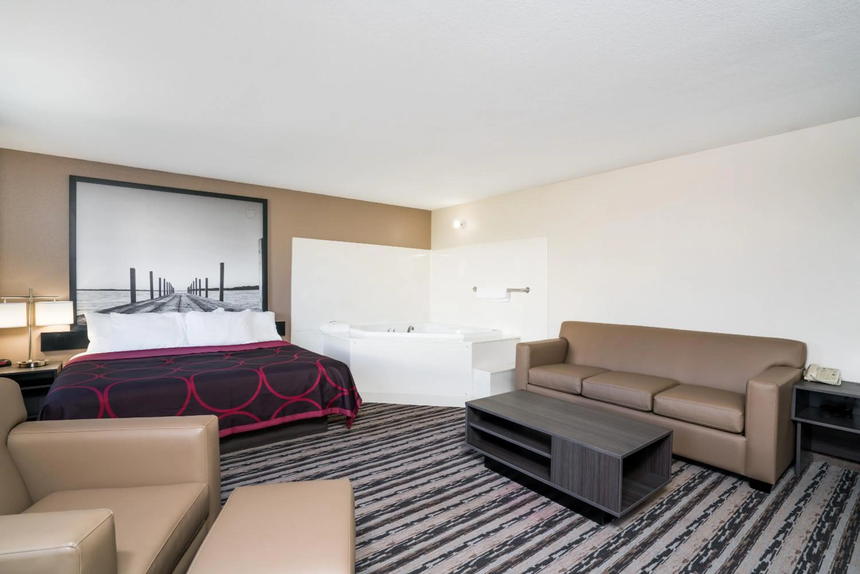 Photo of the whole room, Bed in Super 8 by Wyndham Spirit Lake/Okoboji