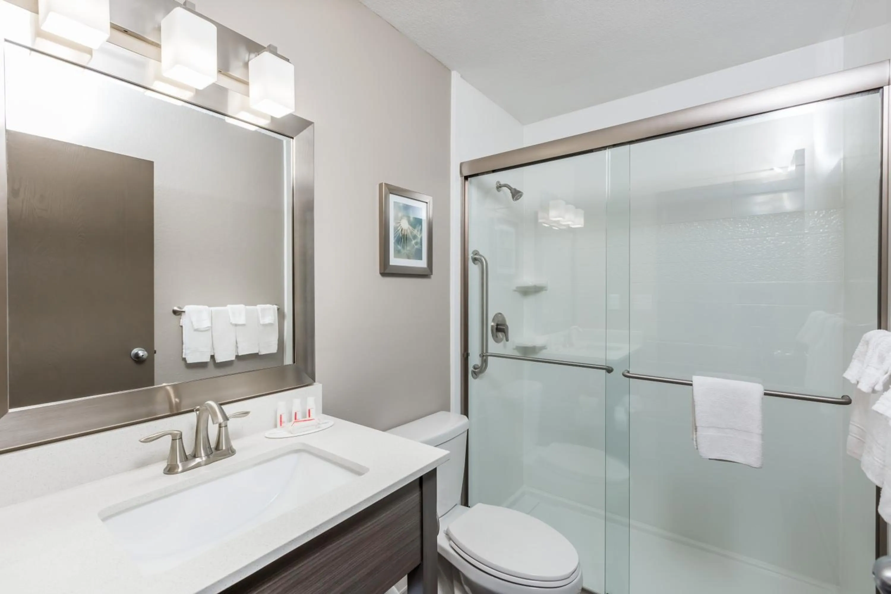 Bathroom in Super 8 by Wyndham Spirit Lake/Okoboji