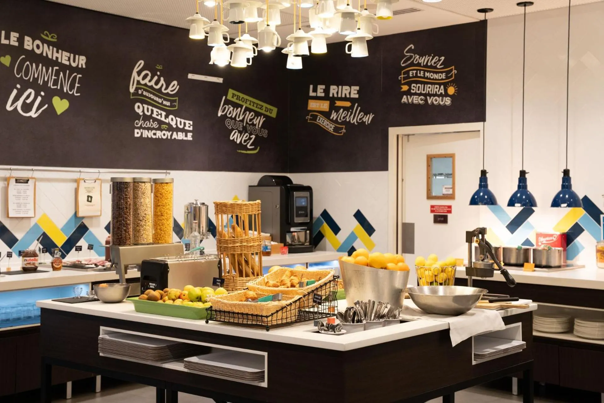 Food and drinks in OSKO Hôtel Toulouse Aéroport