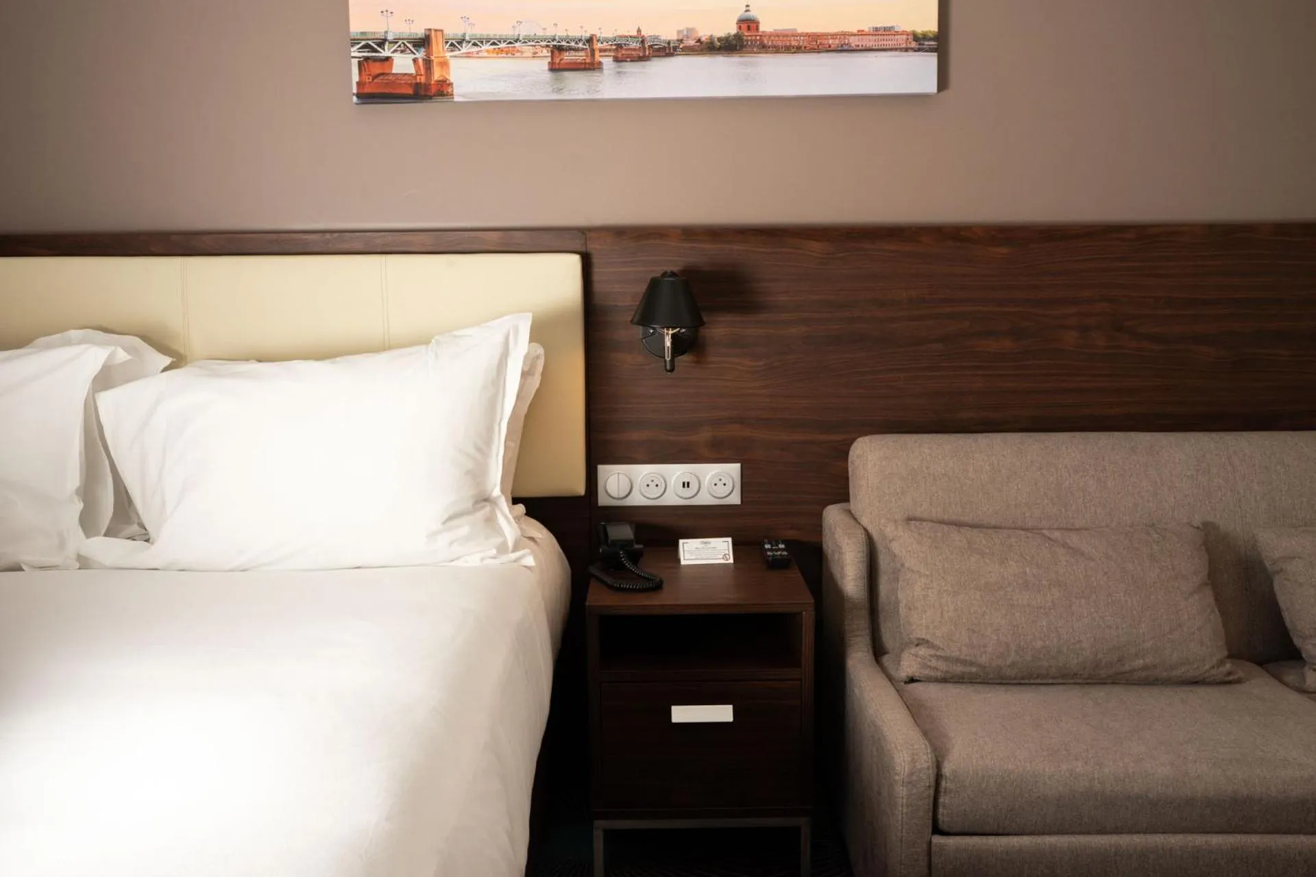 Bed in OSKO Hôtel Toulouse Aéroport