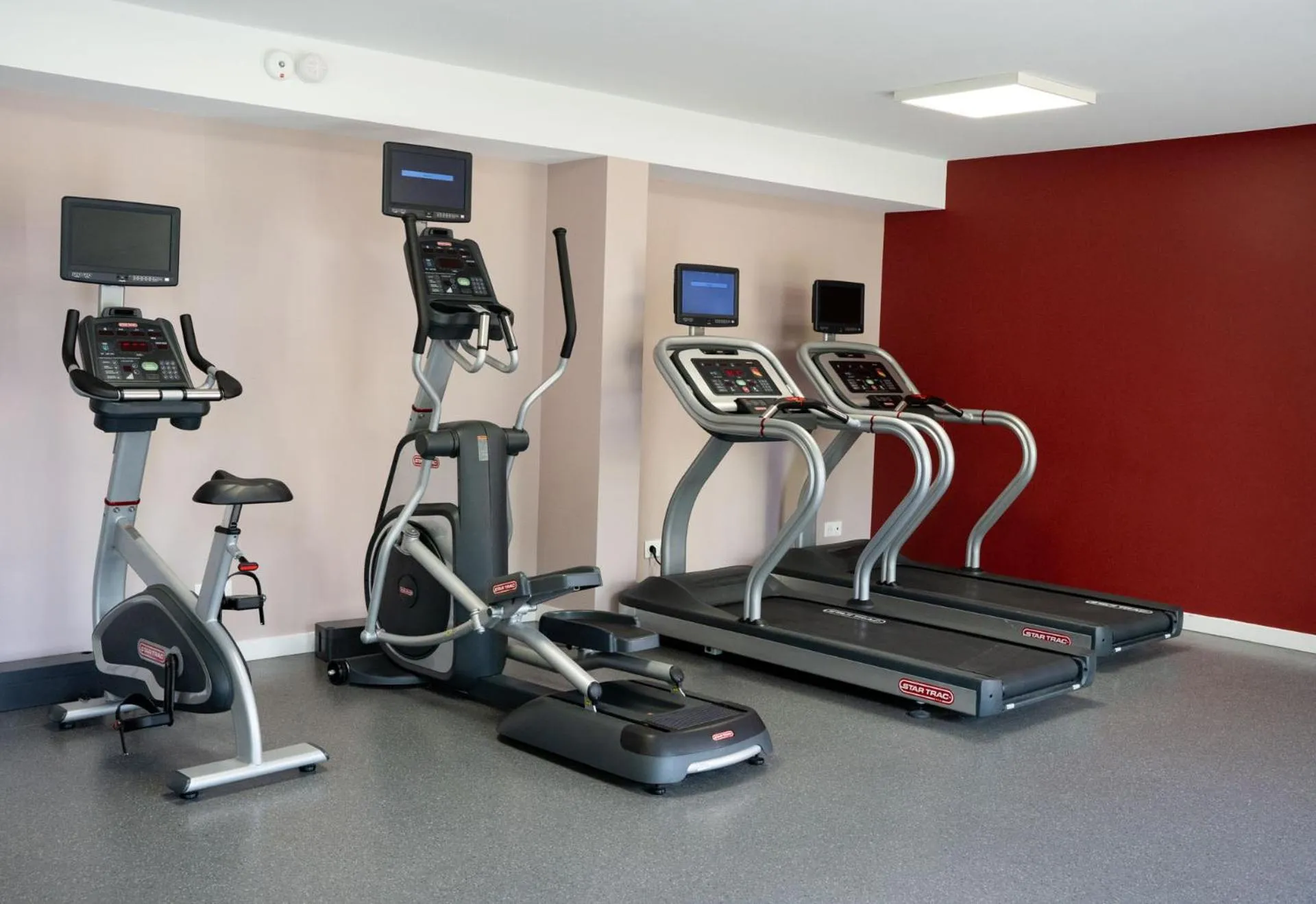 Fitness centre/facilities in OSKO Hôtel Toulouse Aéroport