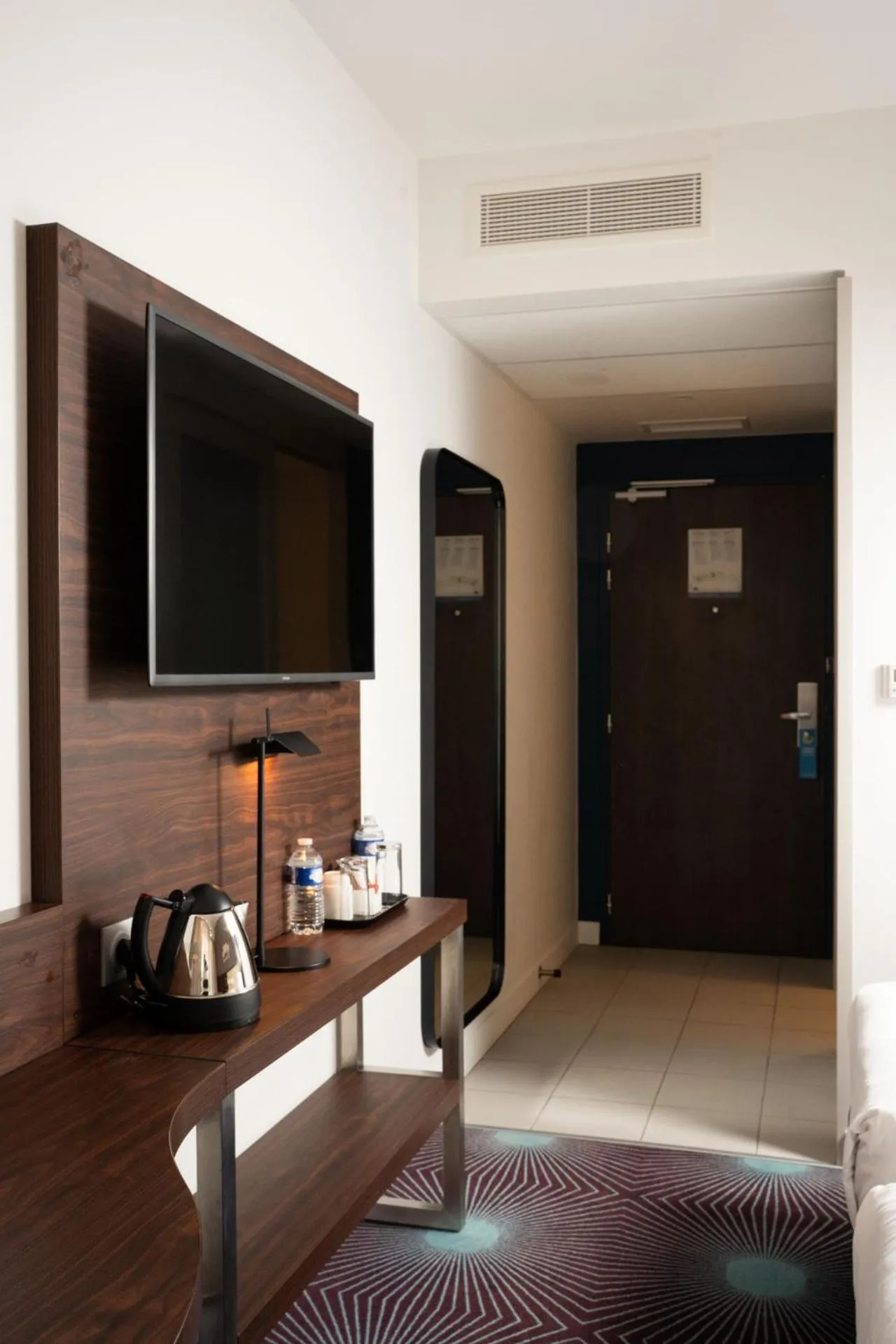 TV and multimedia in OSKO Hôtel Toulouse Aéroport