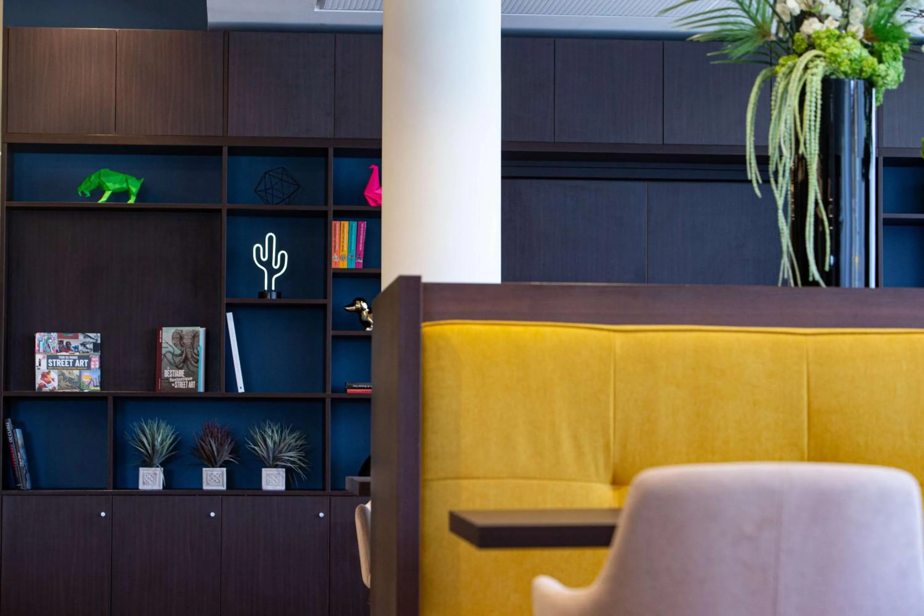 Lobby or reception in Hampton By Hilton Toulouse Airport