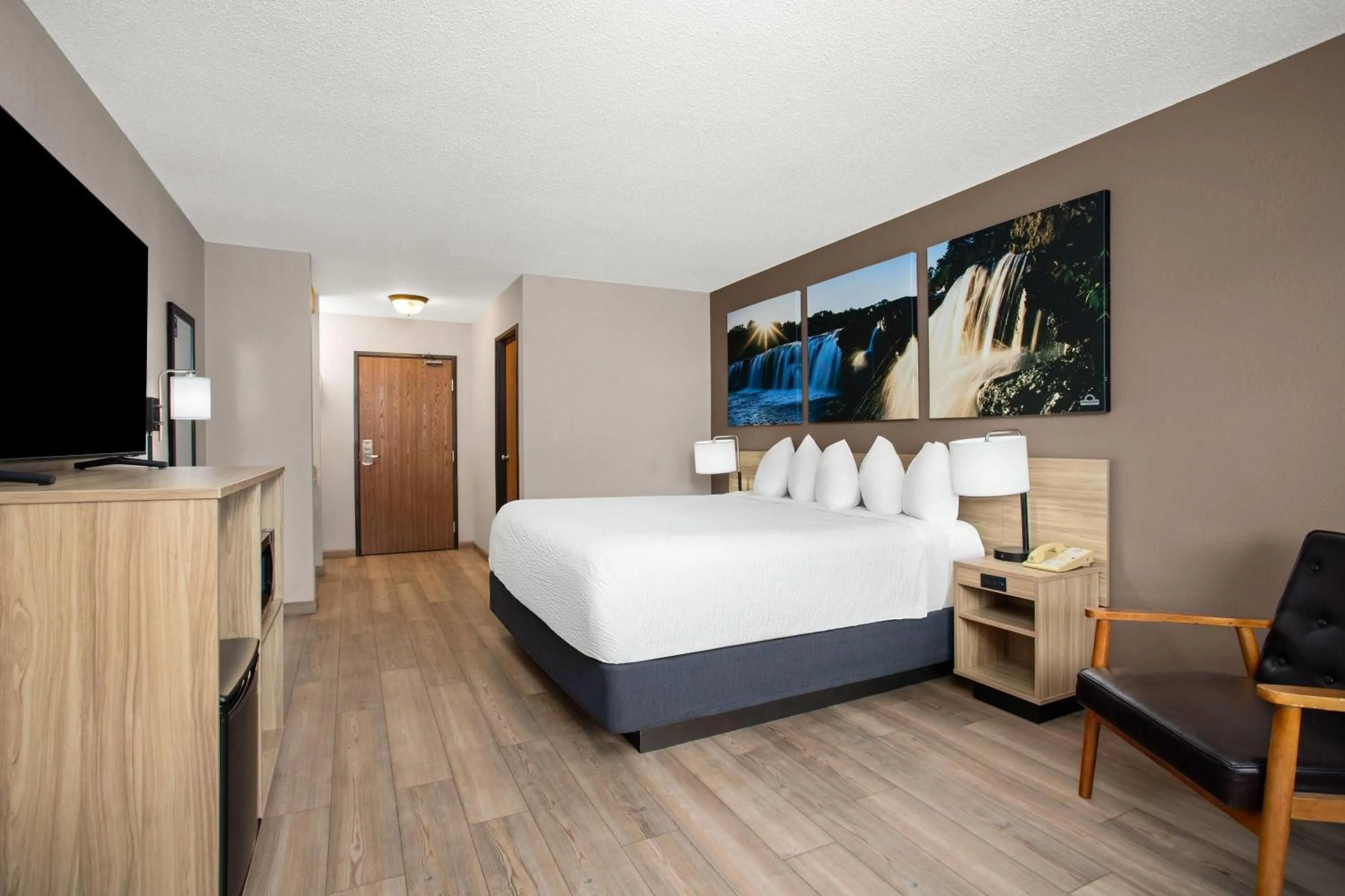 Photo of the whole room, Bed in Days Inn by Wyndham Spearfish