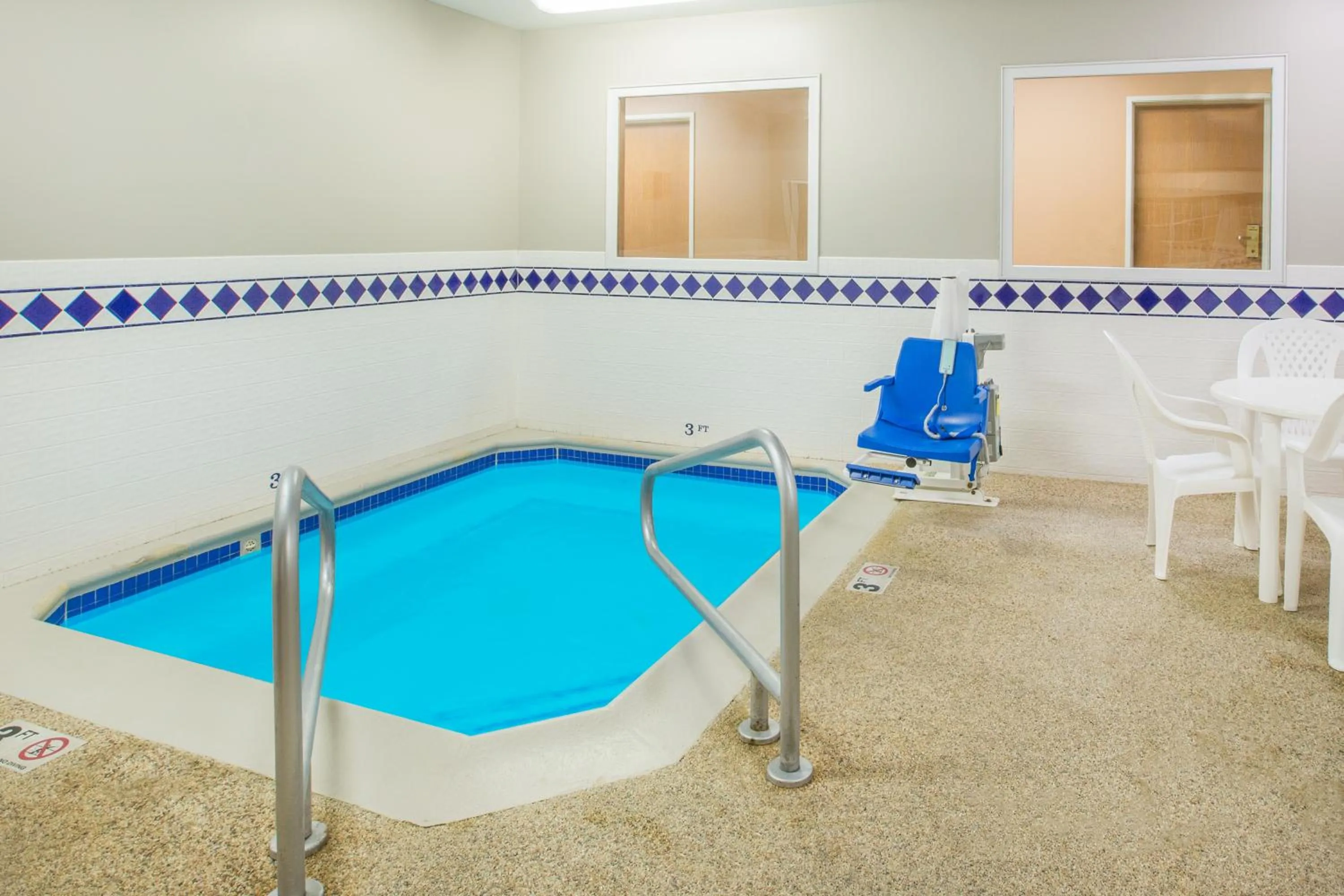 Swimming pool in Ramada by Wyndham Spirit Lake/Okoboji