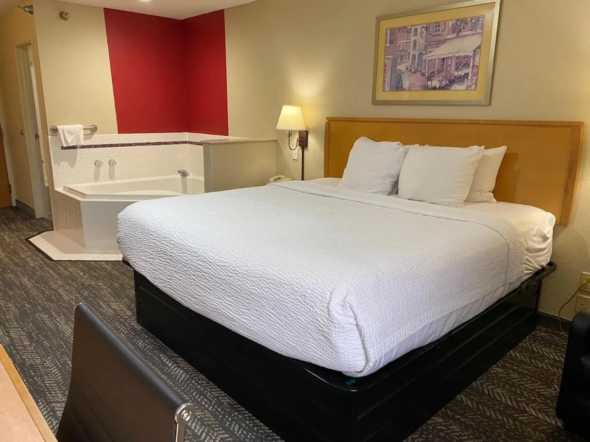 Bed in Ramada by Wyndham Spirit Lake/Okoboji