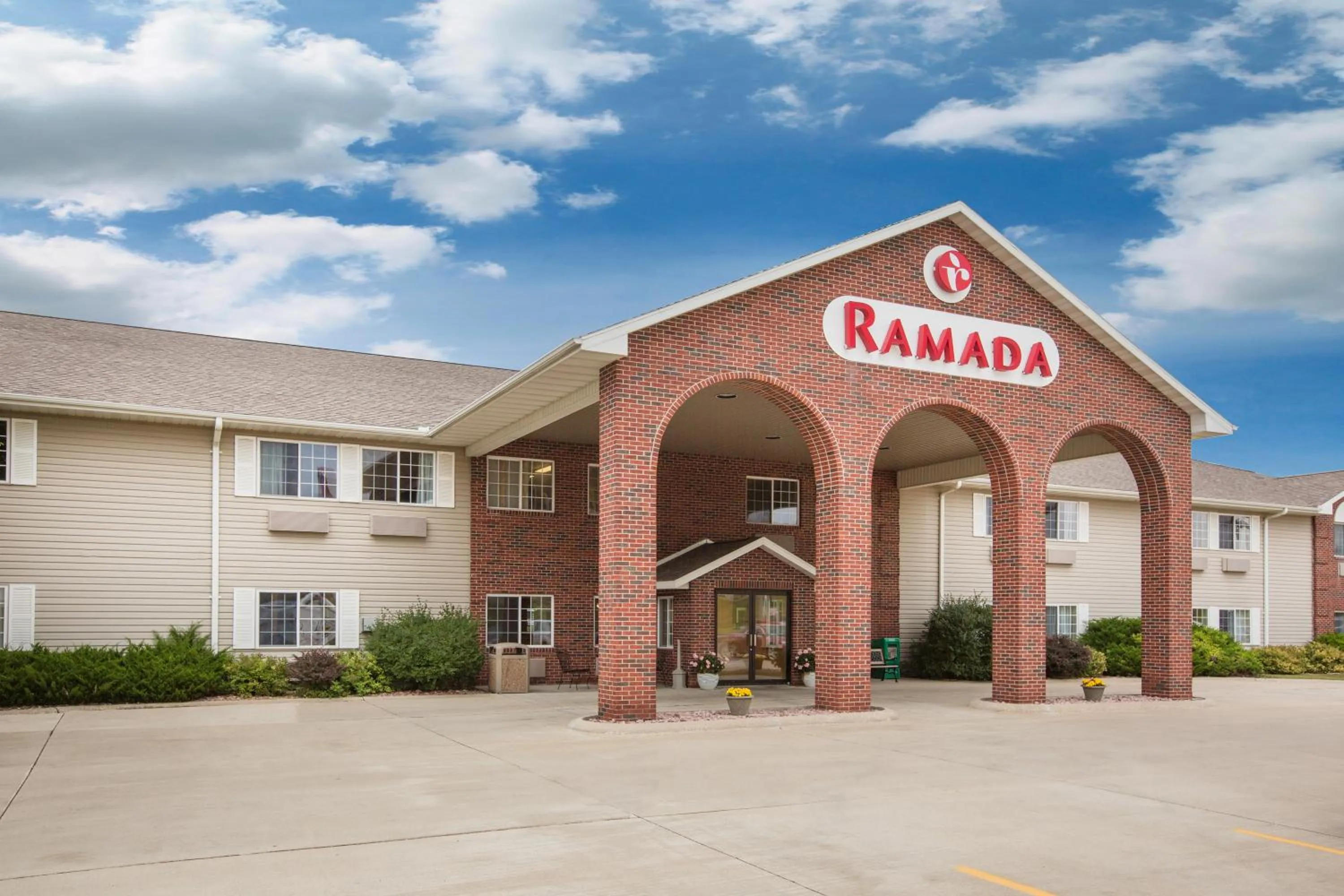 Property building in Ramada by Wyndham Spirit Lake/Okoboji