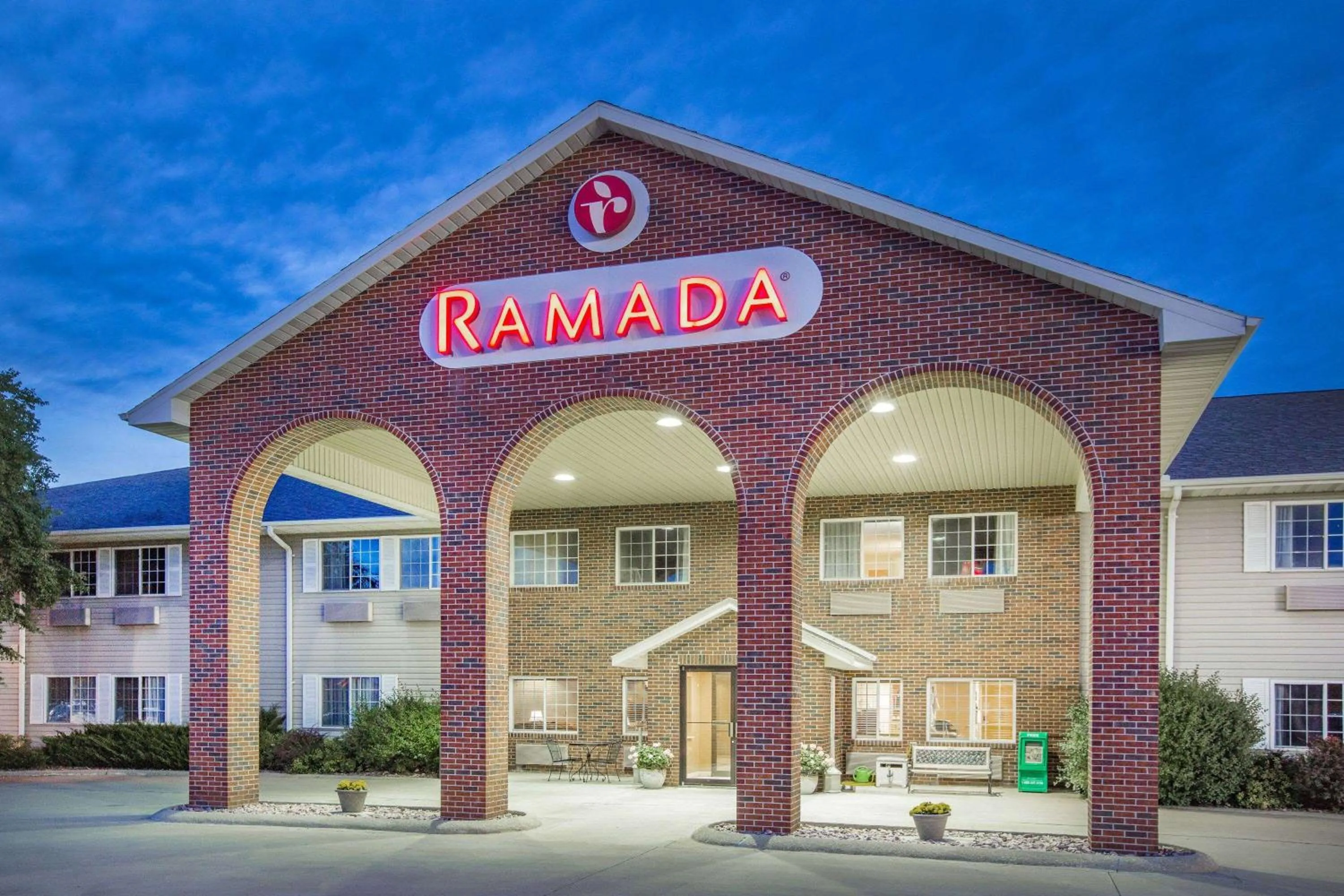 Property building in Ramada by Wyndham Spirit Lake/Okoboji