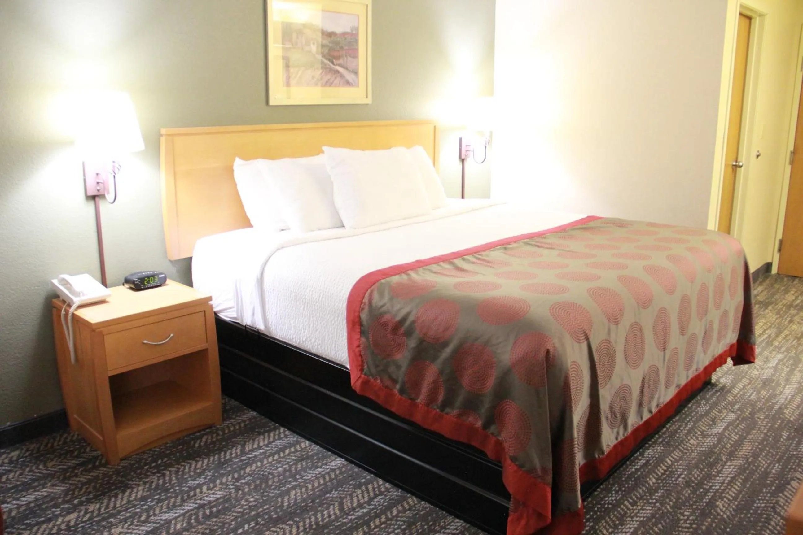 Bed in Ramada by Wyndham Spirit Lake/Okoboji