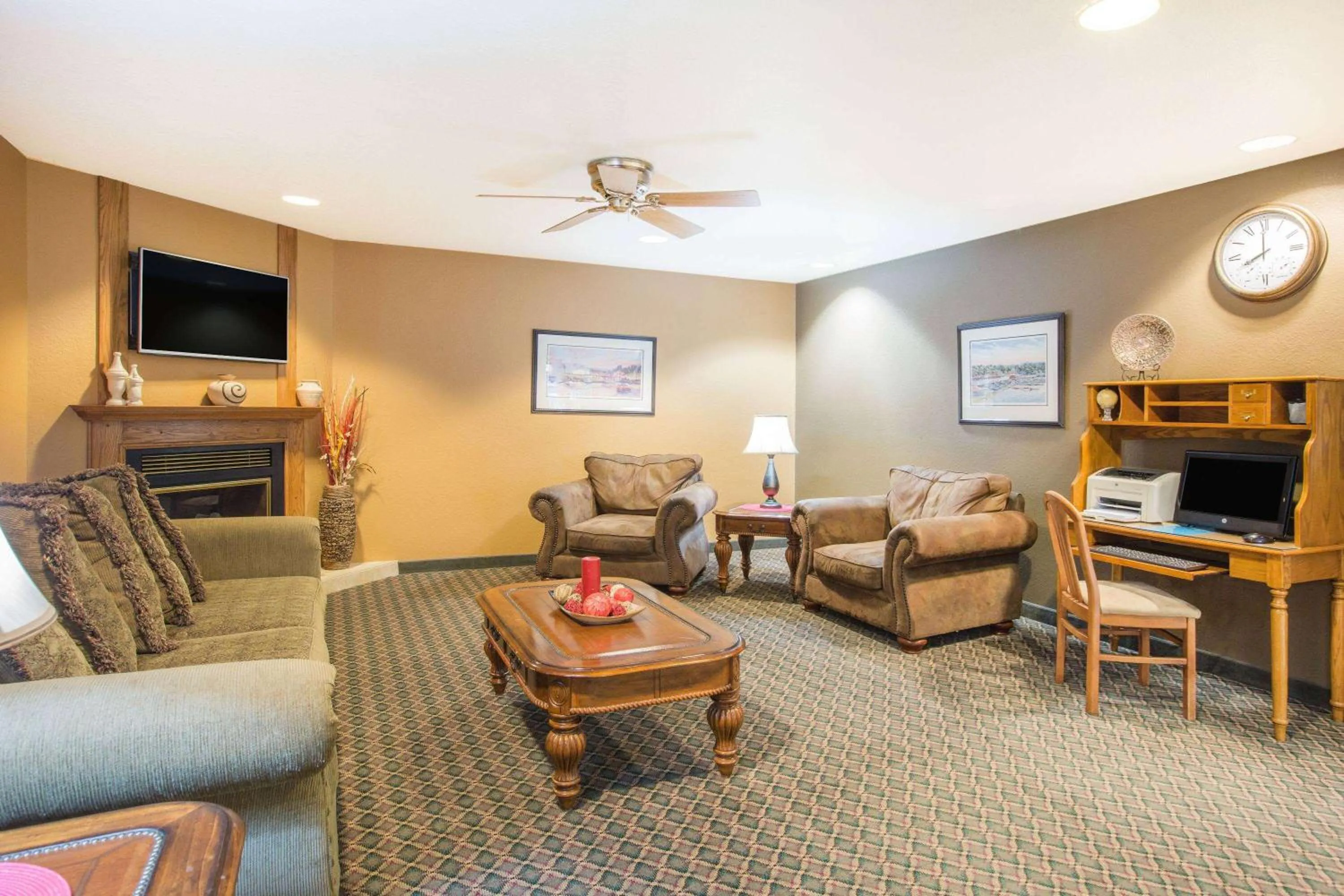 Lobby or reception in Ramada by Wyndham Spirit Lake/Okoboji