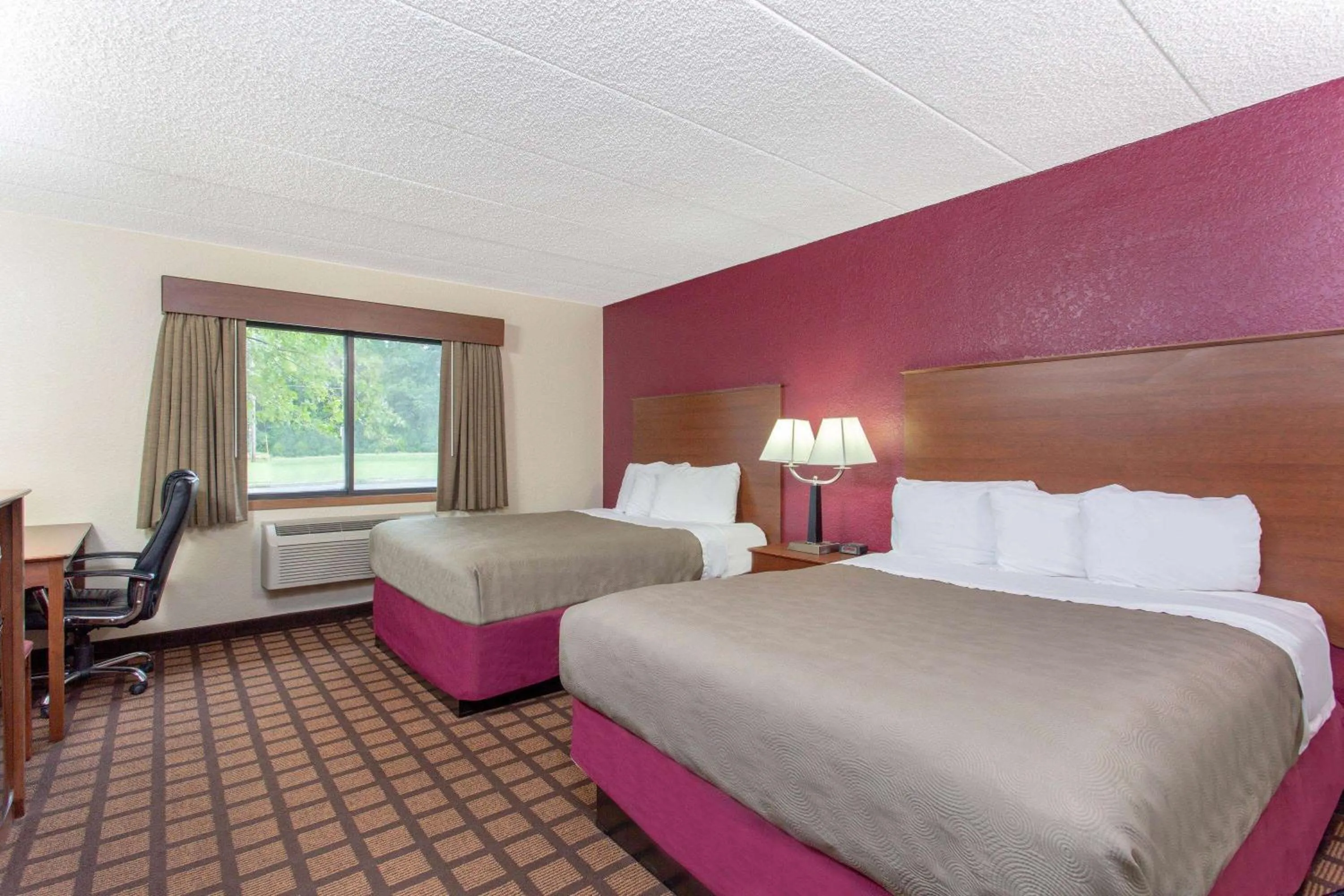 Photo of the whole room, Bed in AmericInn by Wyndham Burlington