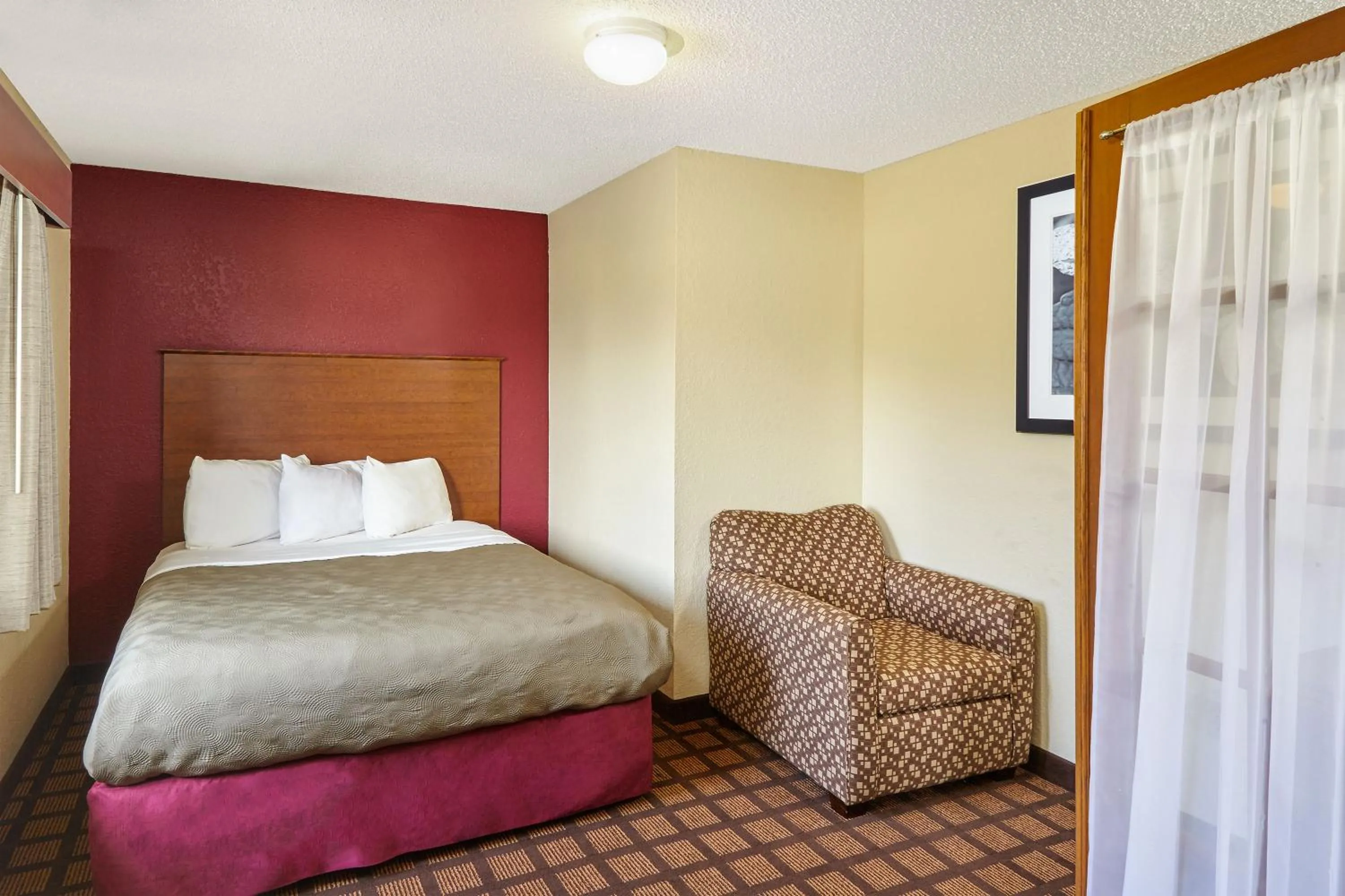 Photo of the whole room, Bed in AmericInn by Wyndham Burlington