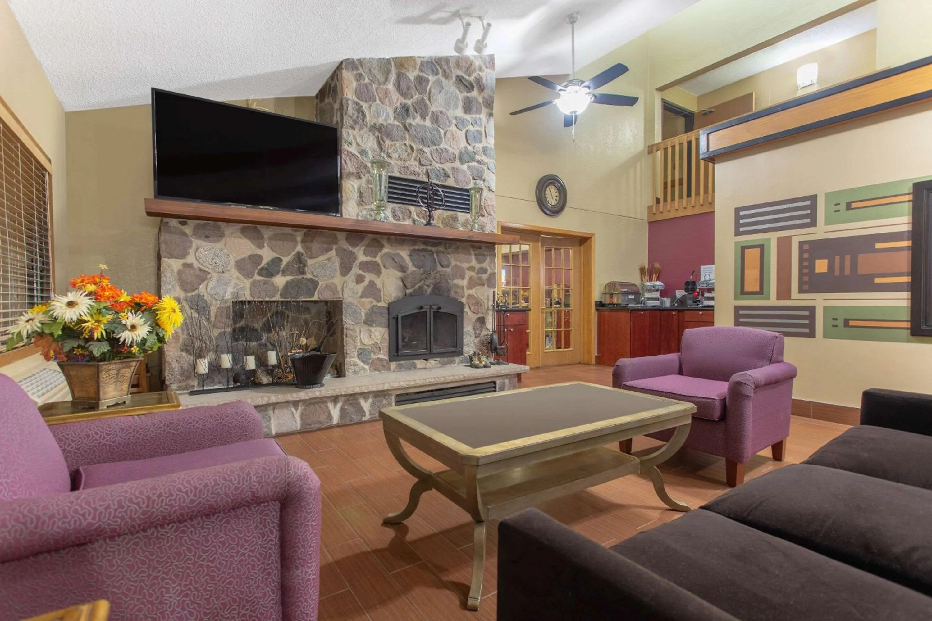 Lobby or reception in AmericInn by Wyndham Burlington