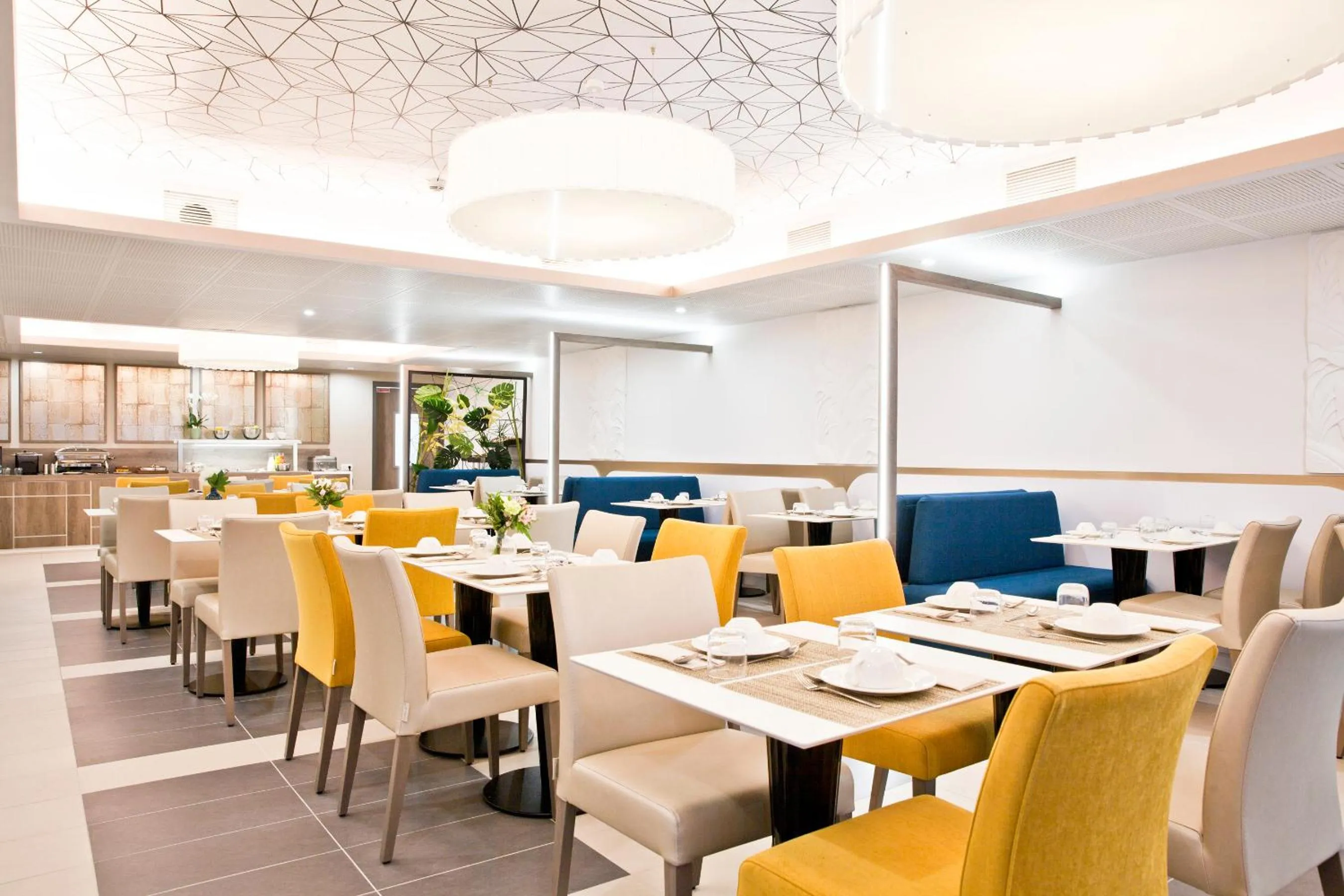 Restaurant/places to eat in Residhome Marseille