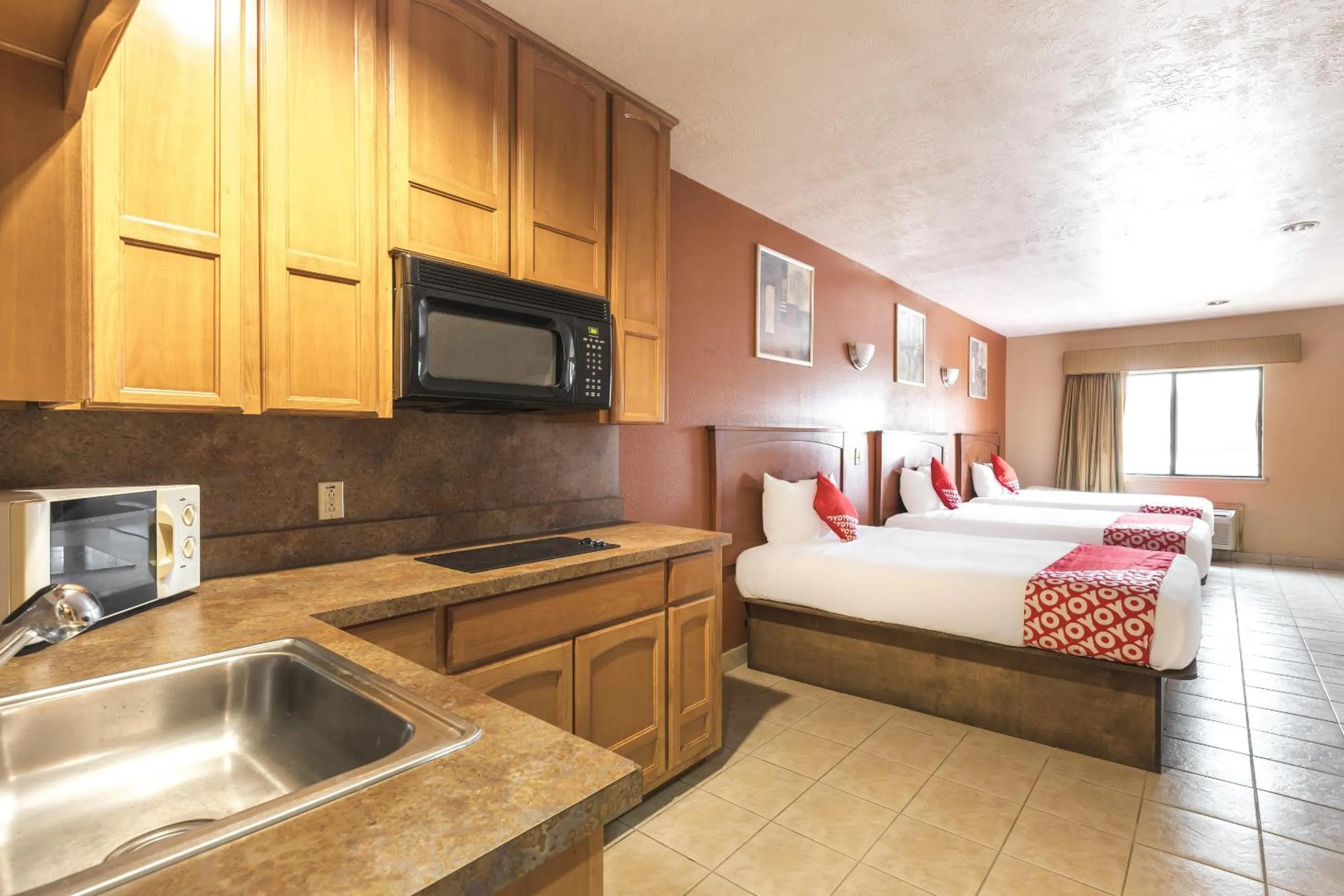 Bedroom in OYO Hotel Jewett TX Southwest, I-45