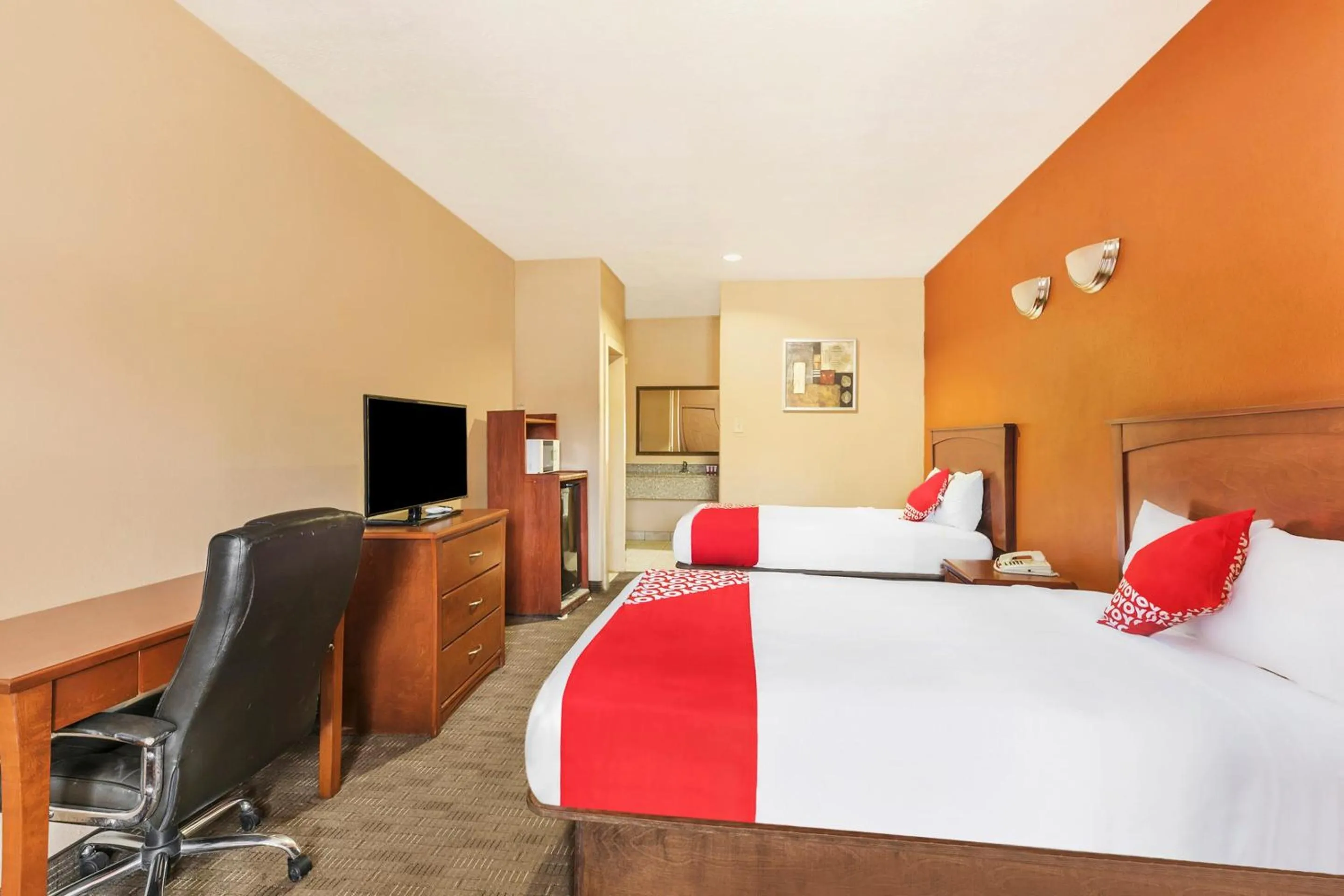 Bedroom in OYO Hotel Jewett TX Southwest, I-45