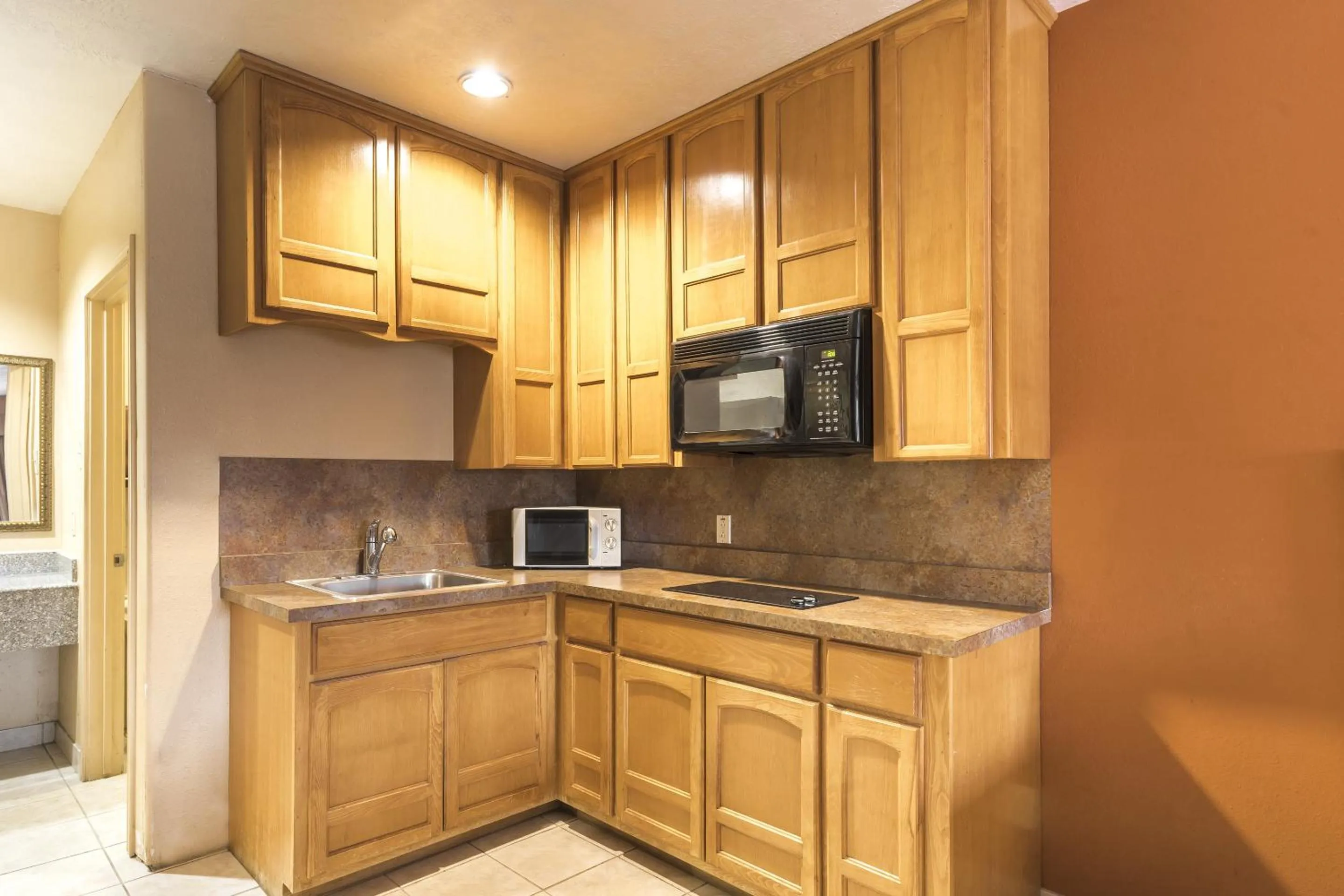 Kitchen or kitchenette in OYO Hotel Jewett TX Southwest, I-45