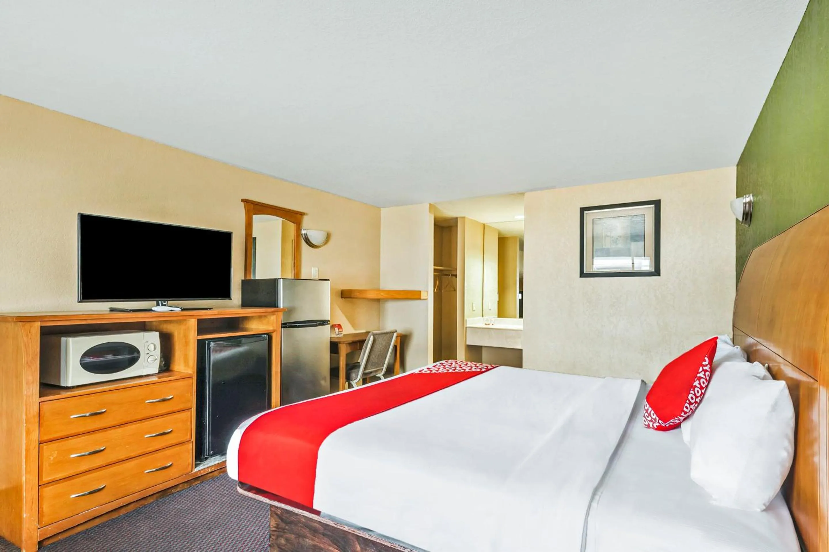 Bedroom in OYO Hotel Jewett TX Southwest, I-45