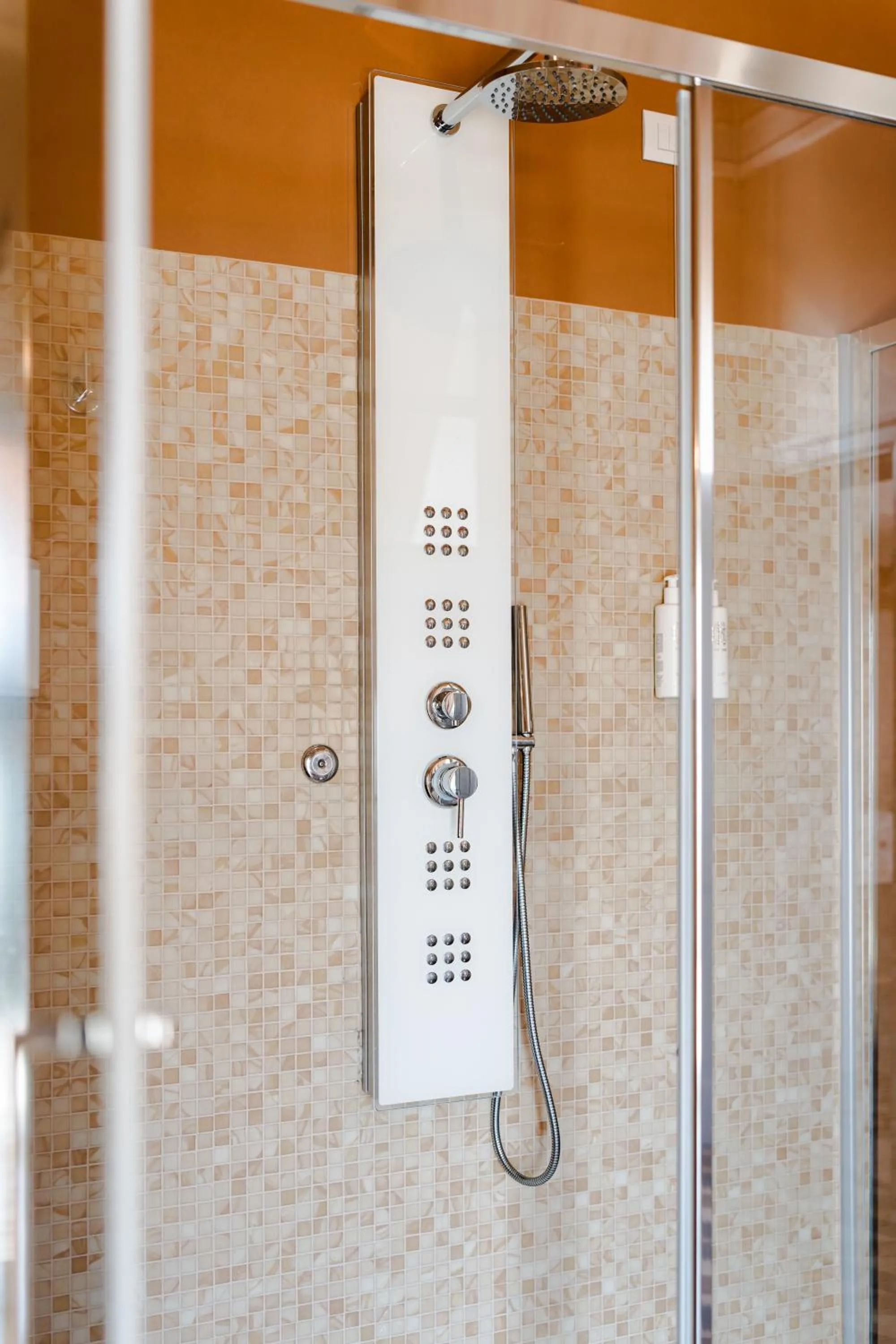 Shower in Borgo Cozzana