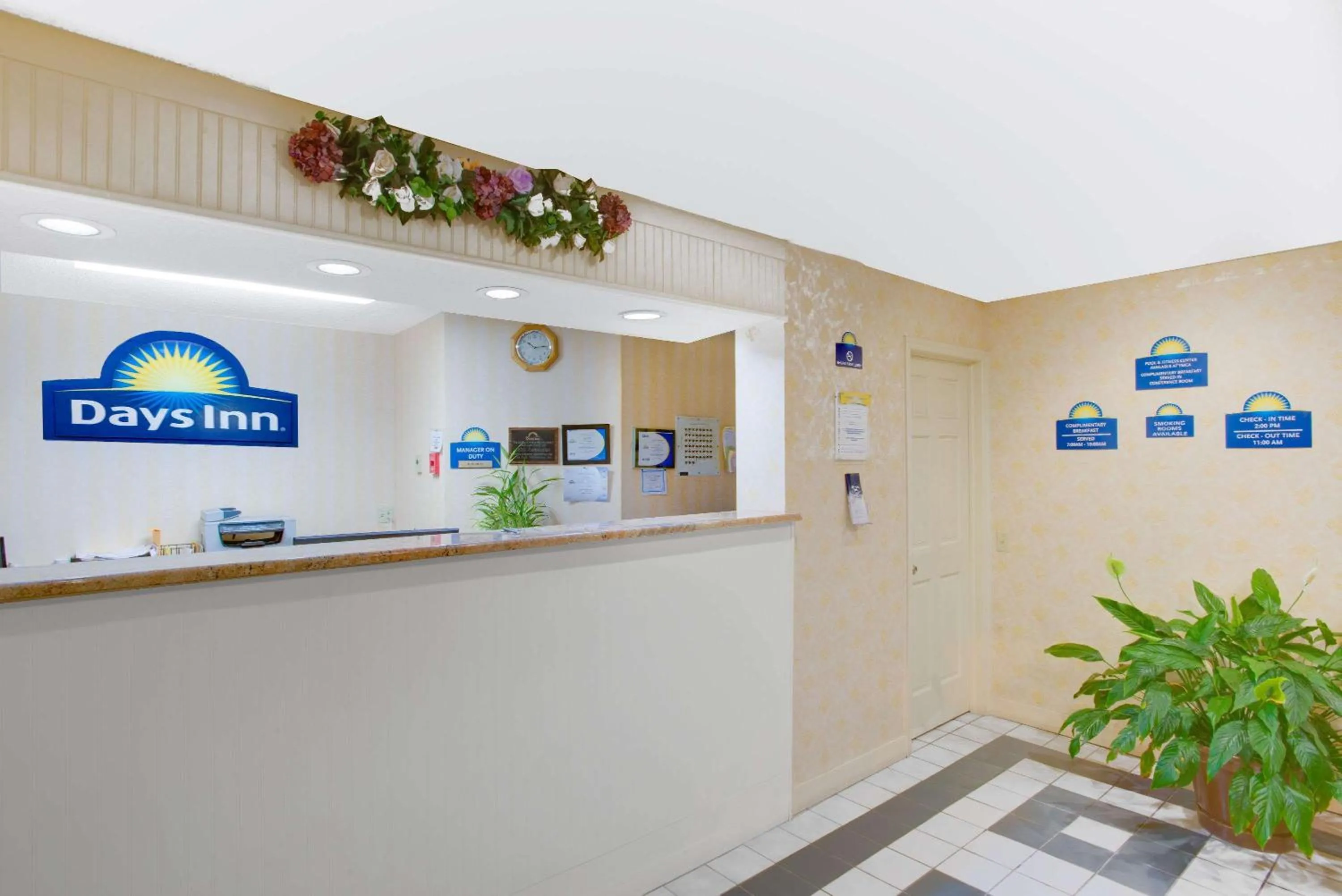 Lobby or reception, Lobby/Reception in Days Inn by Wyndham Auburn/Finger Lakes Region